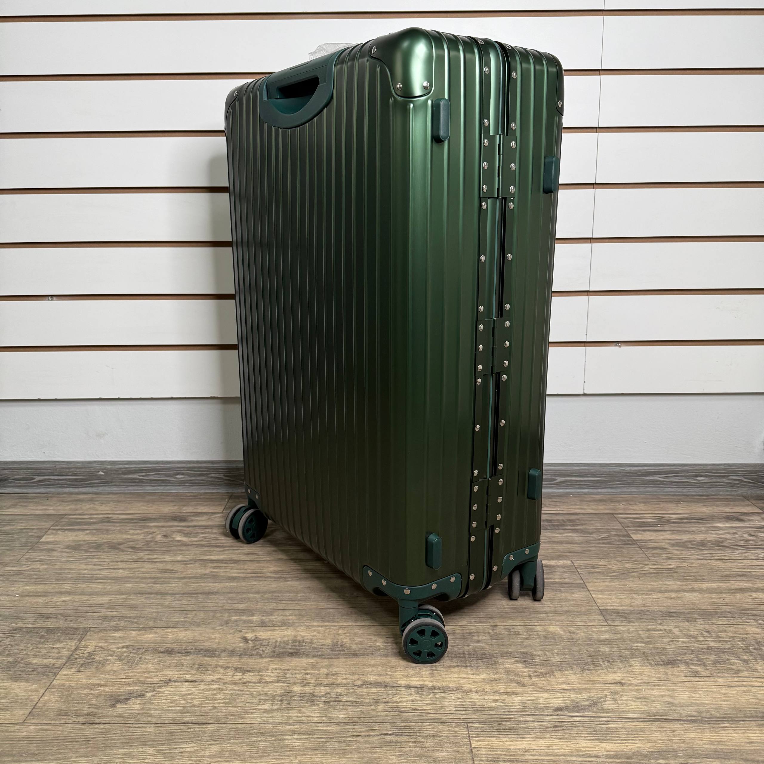 Чемодан алюминиевый L-XL - Зелёный