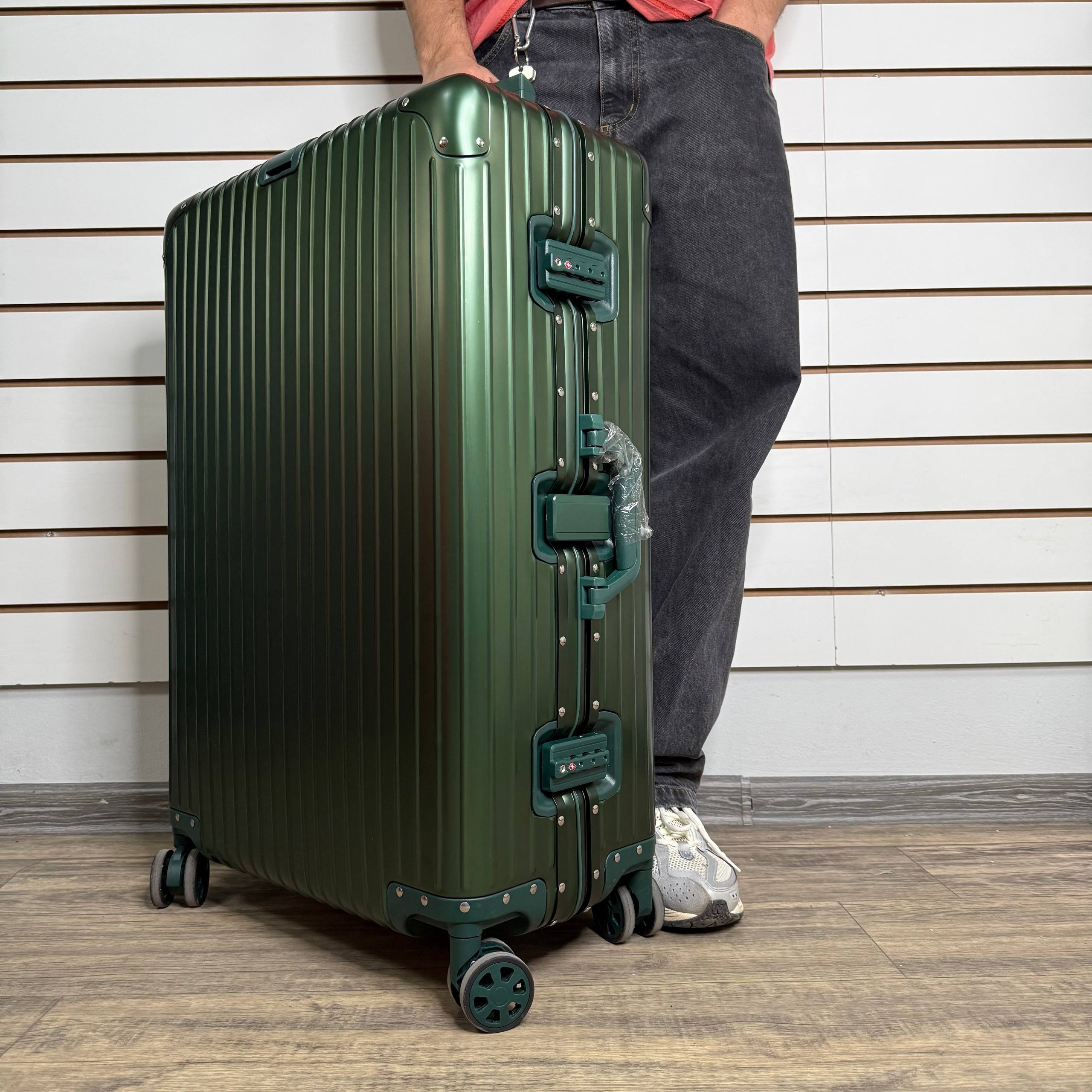 Чемодан алюминиевый L-XL - Зелёный