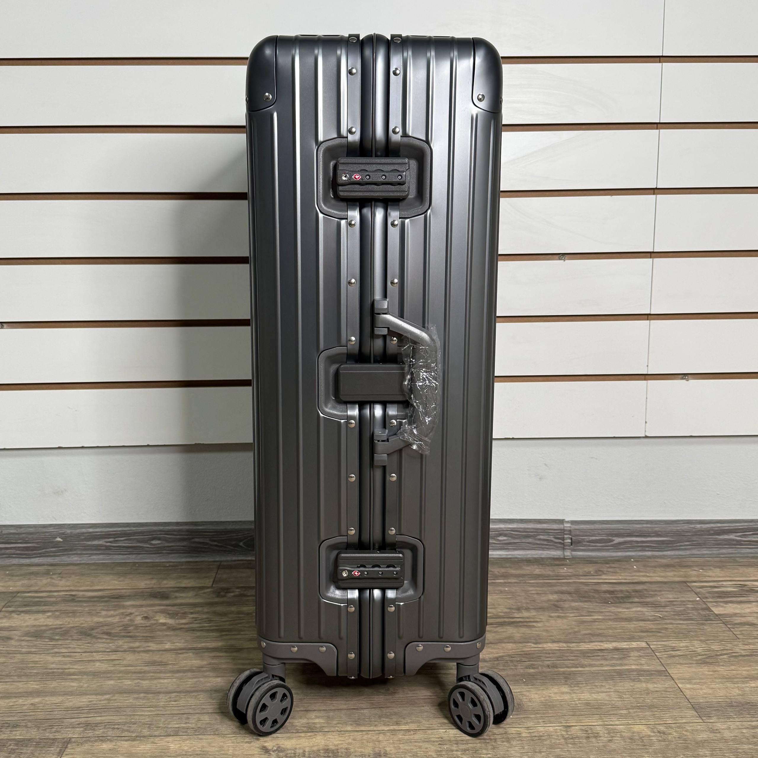 Чемодан алюминиевый L-XL - Серый