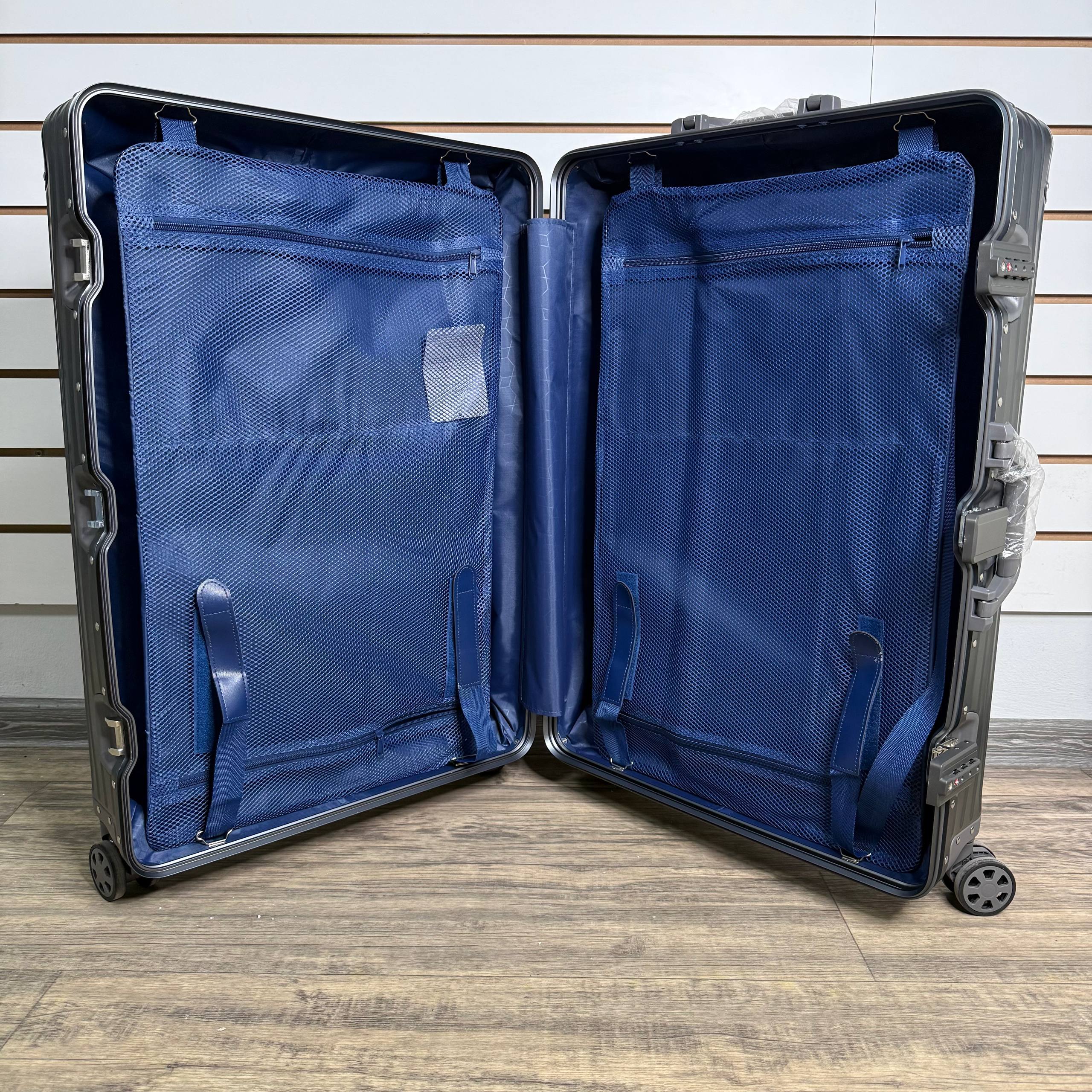 Чемодан алюминиевый L-XL - Серый