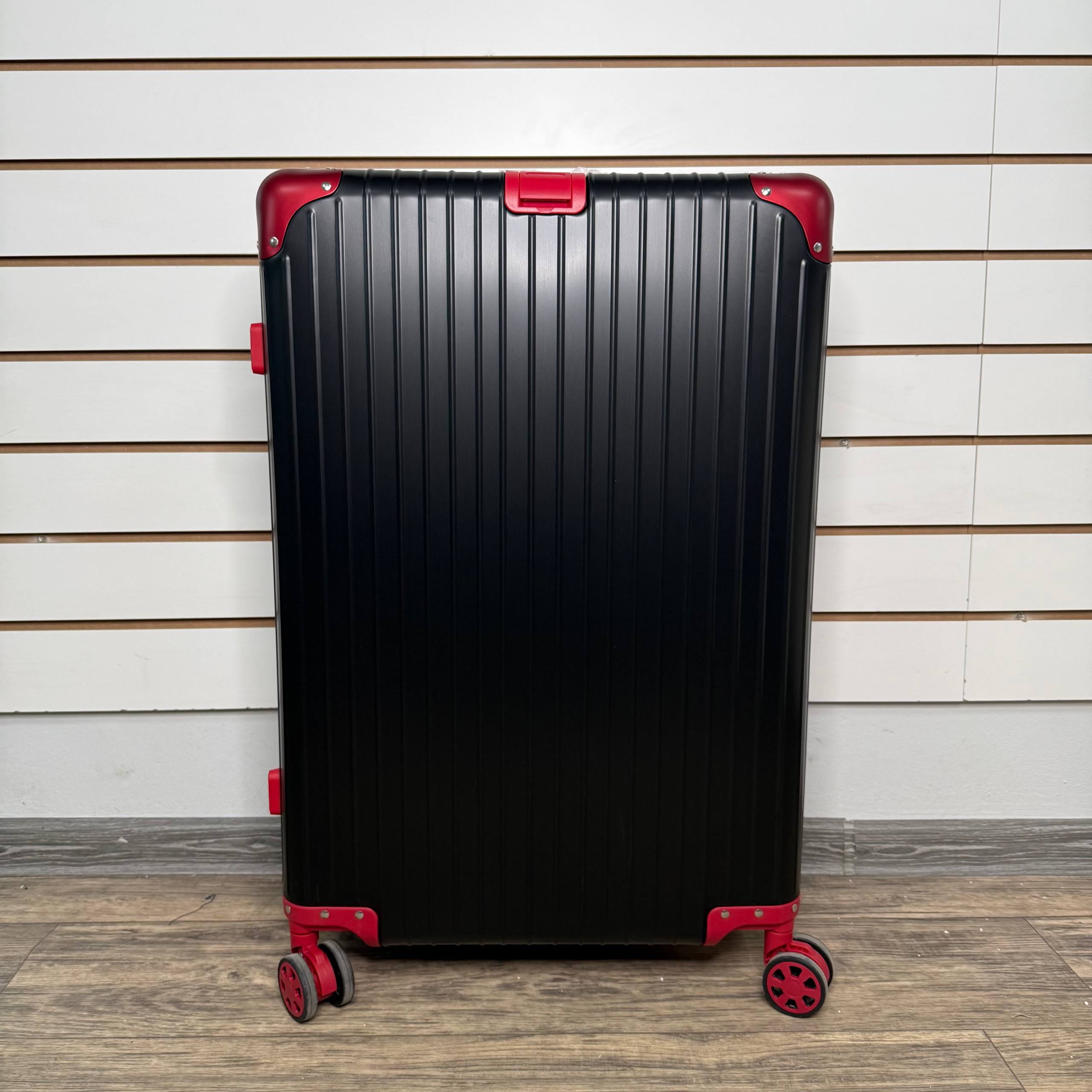 Чемодан алюминиевый L-XL Чёрно-красный