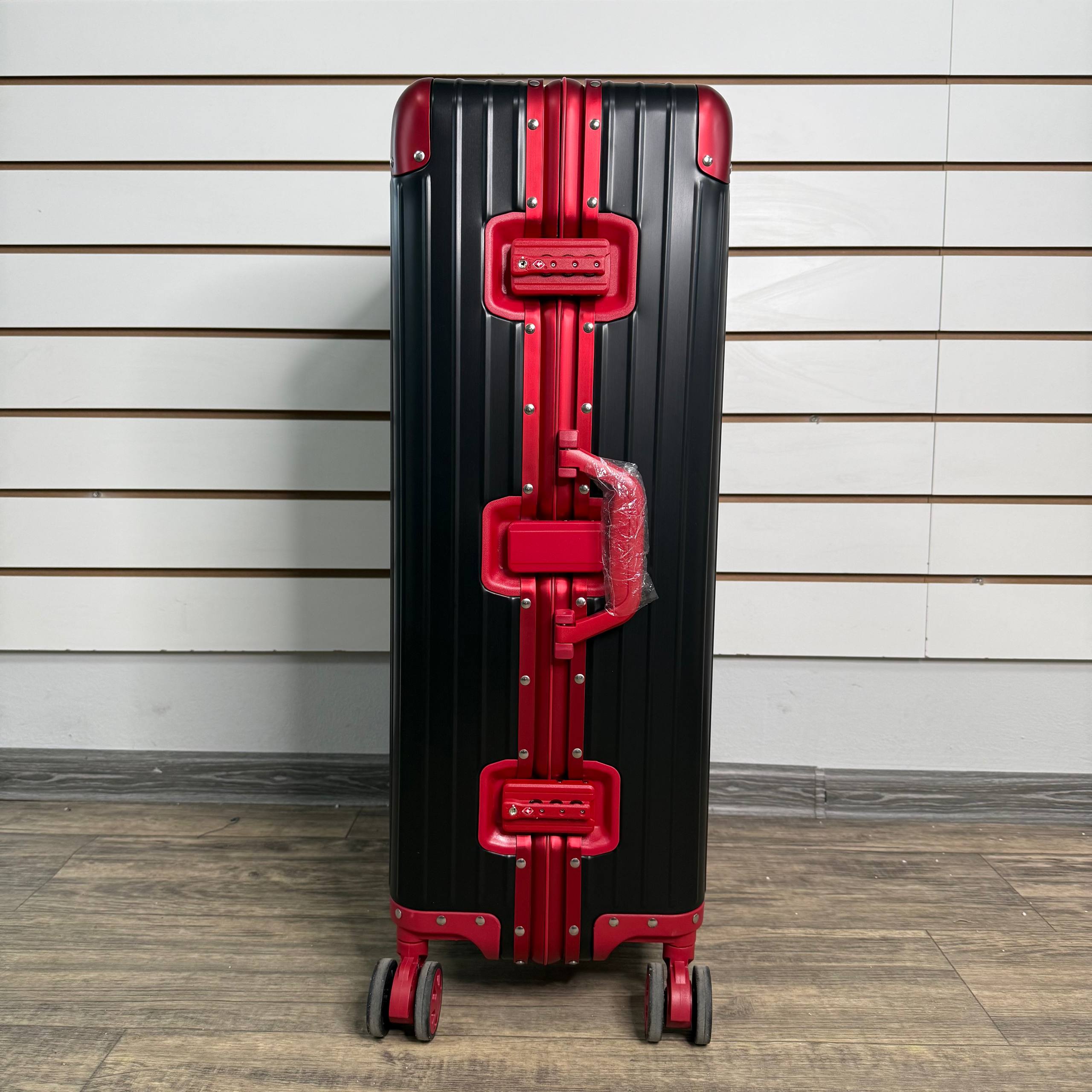 Чемодан алюминиевый L-XL Чёрно-красный