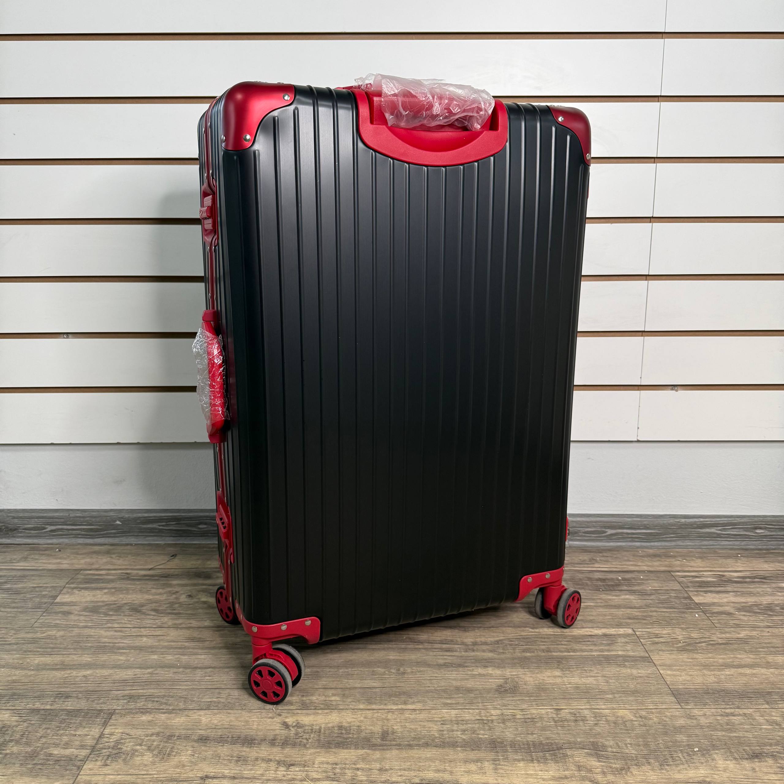 Чемодан алюминиевый L-XL Чёрно-красный