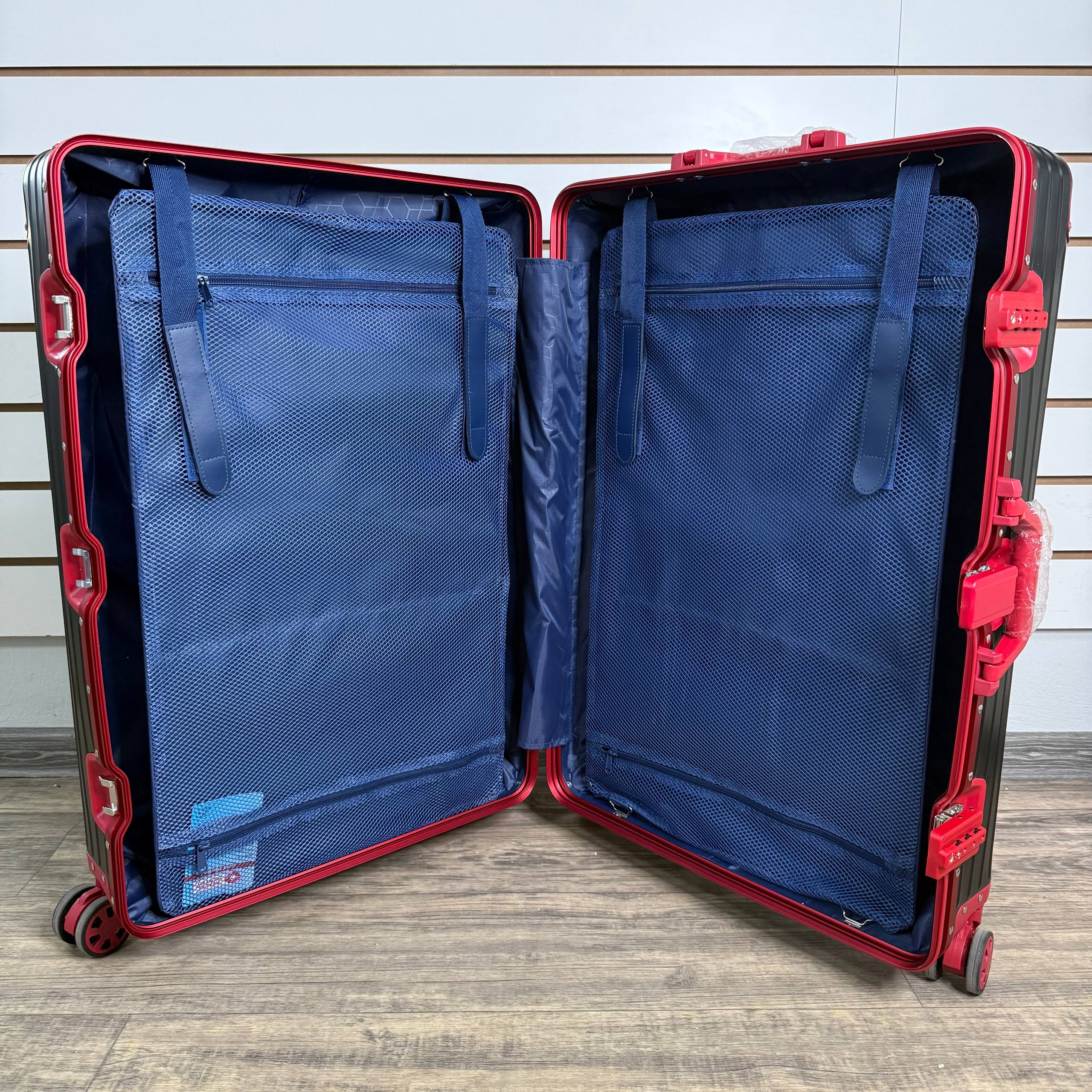 Чемодан алюминиевый L-XL Чёрно-красный