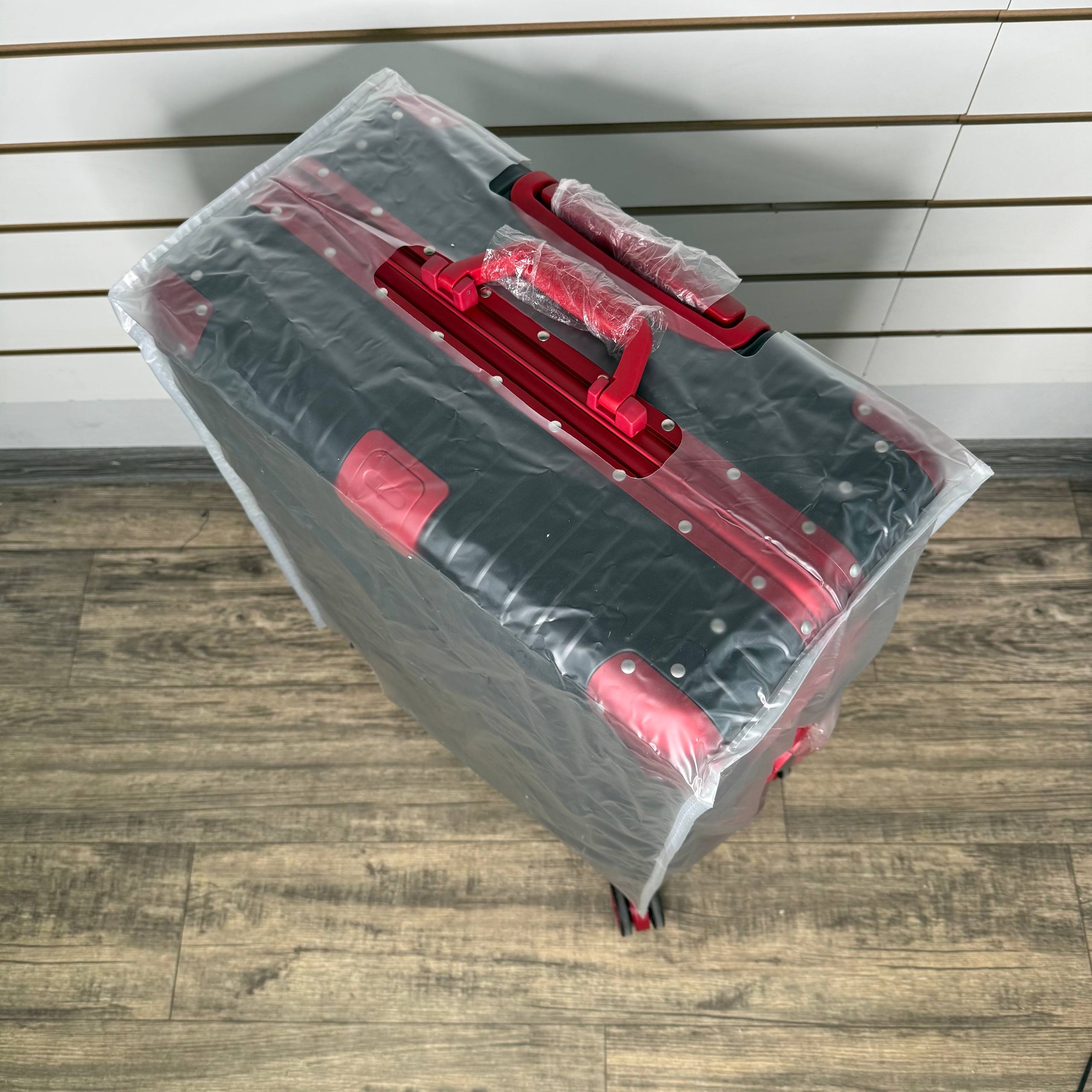 Чемодан алюминиевый L-XL Чёрно-красный