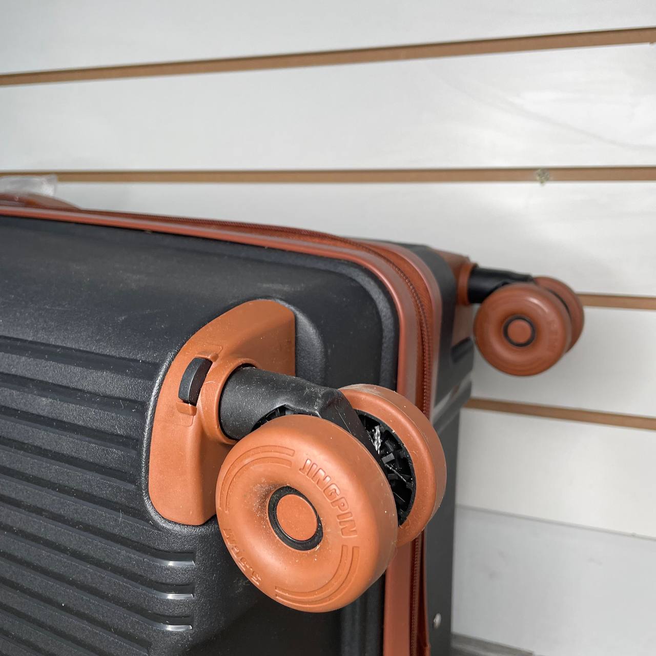 Чемодан полипропилен L - Черный