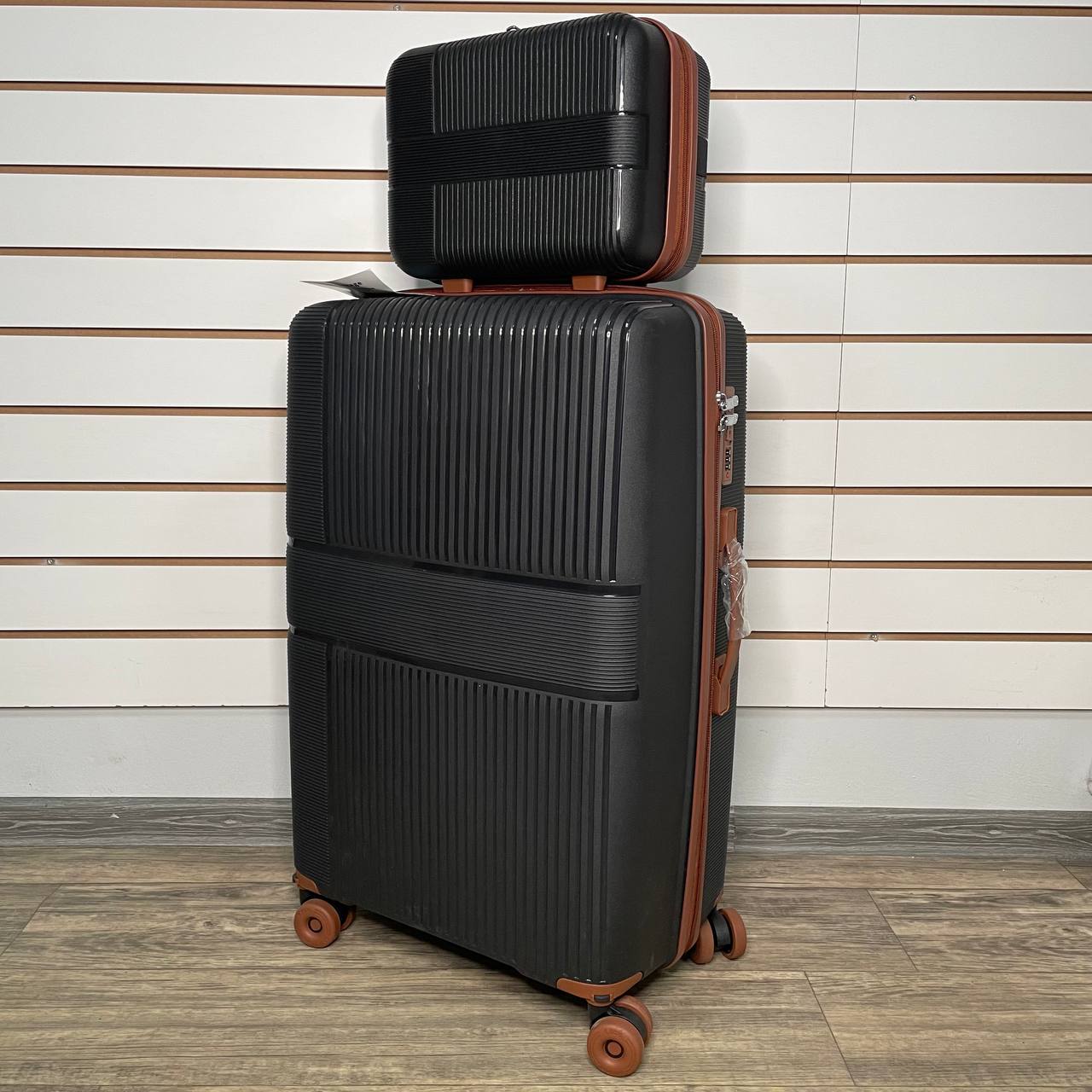 Чемодан полипропилен L - Черный