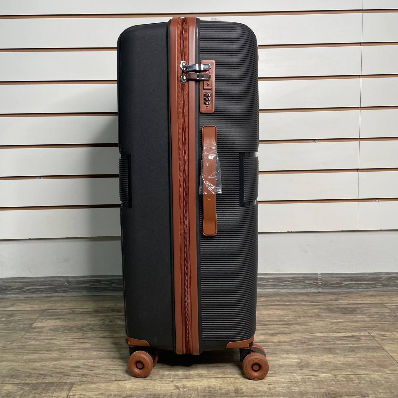 Чемодан полипропилен L - Черный