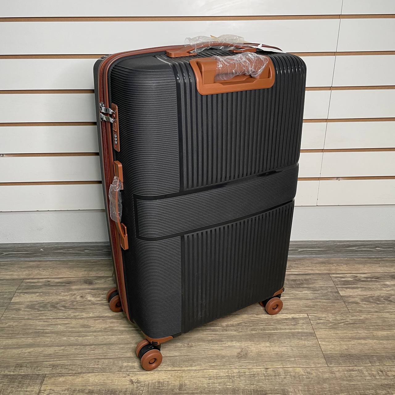 Чемодан полипропилен L - Черный