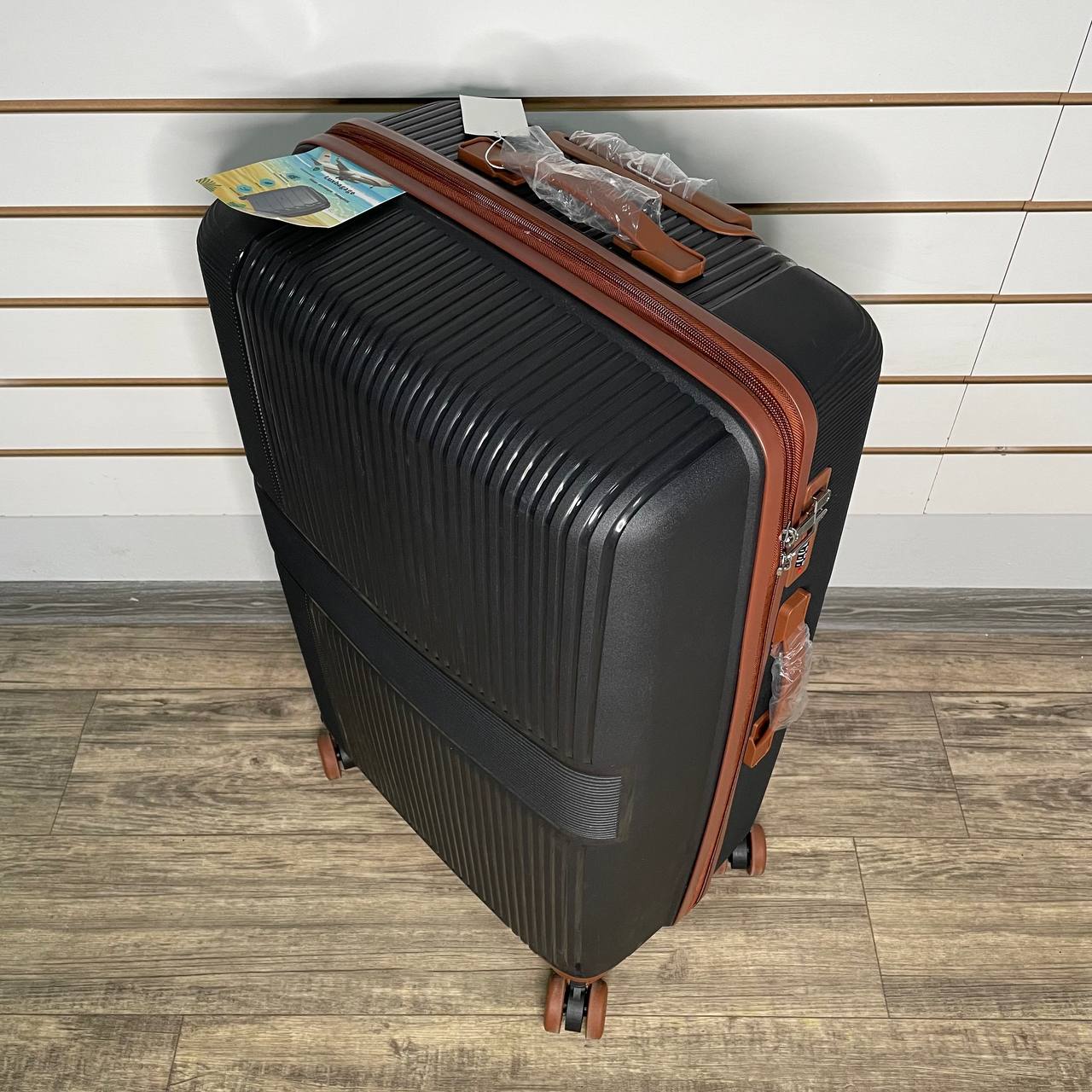 Чемодан полипропилен L - Черный