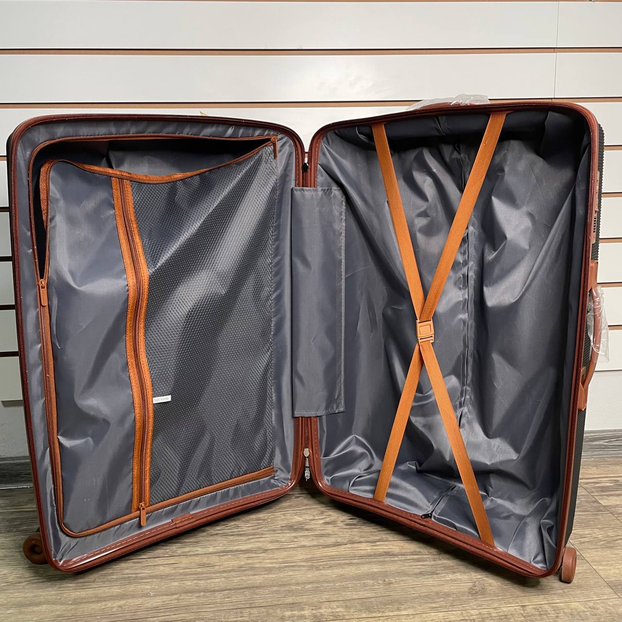 Чемодан полипропилен L - Черный