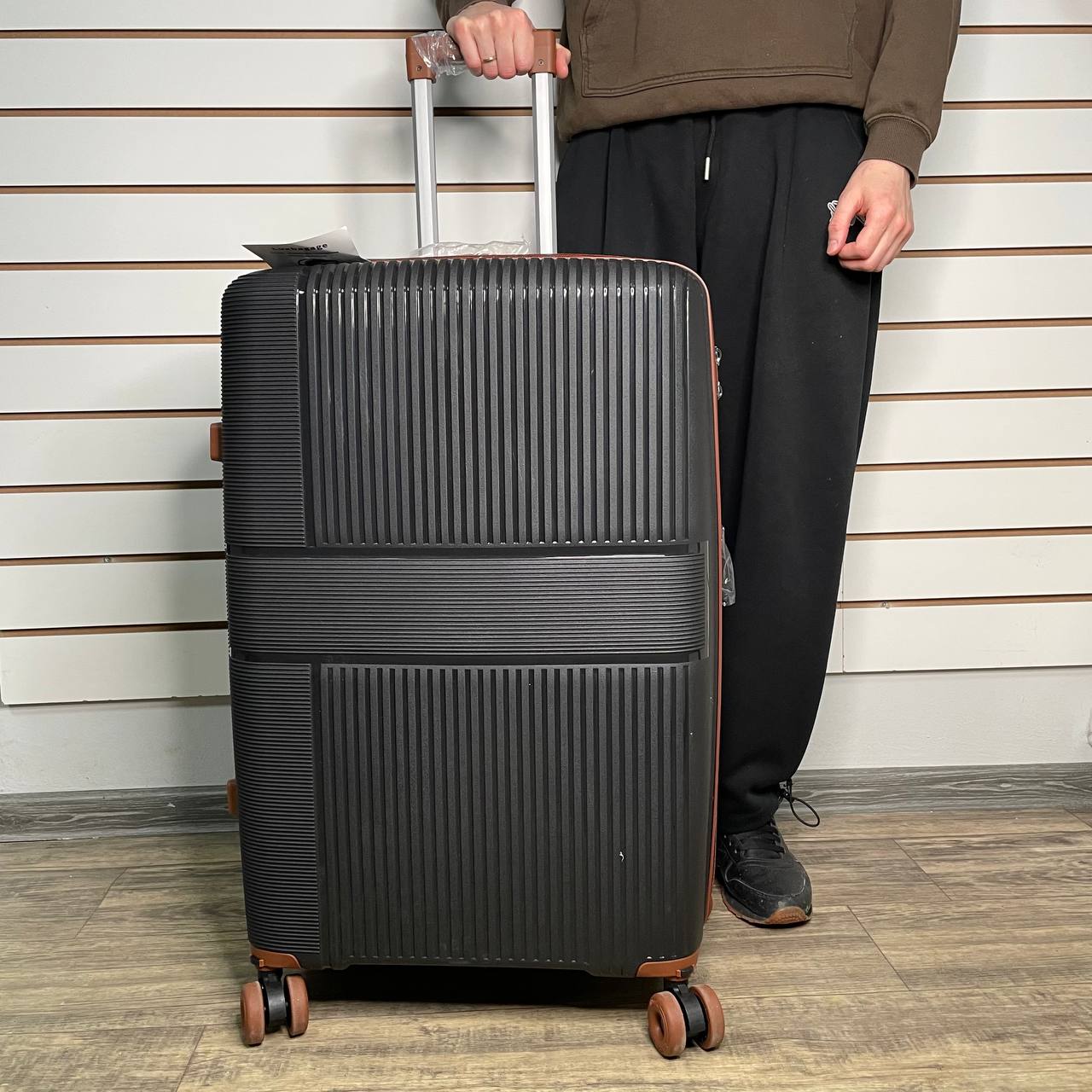 Чемодан полипропилен L - Черный