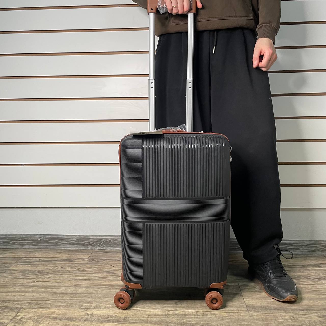 Чемодан полипропилен S - Черный