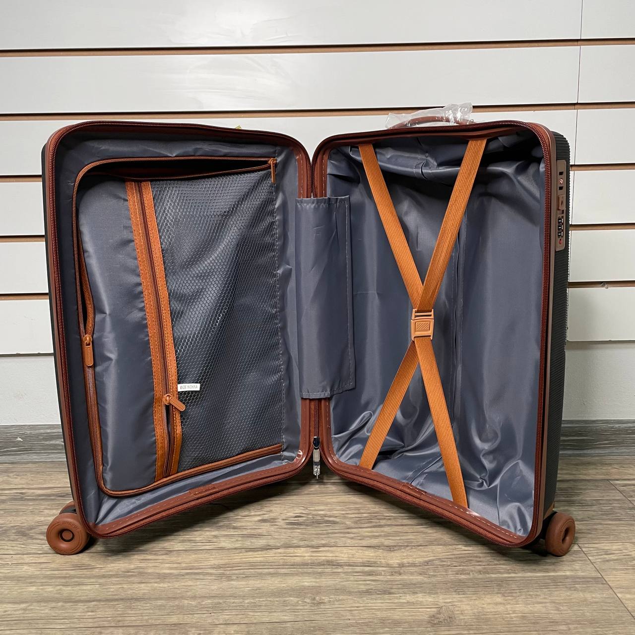 Чемодан полипропилен S - Черный