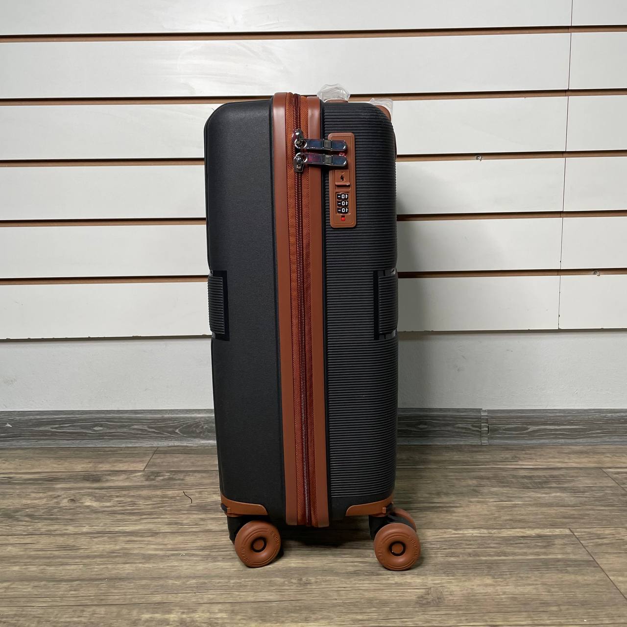 Чемодан полипропилен S - Черный