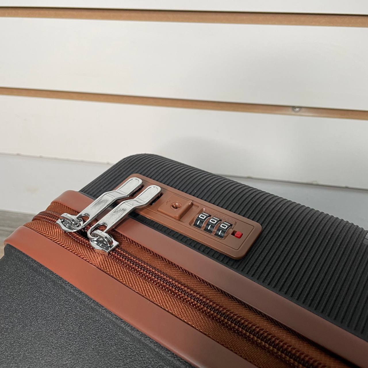 Чемодан полипропилен S - Черный