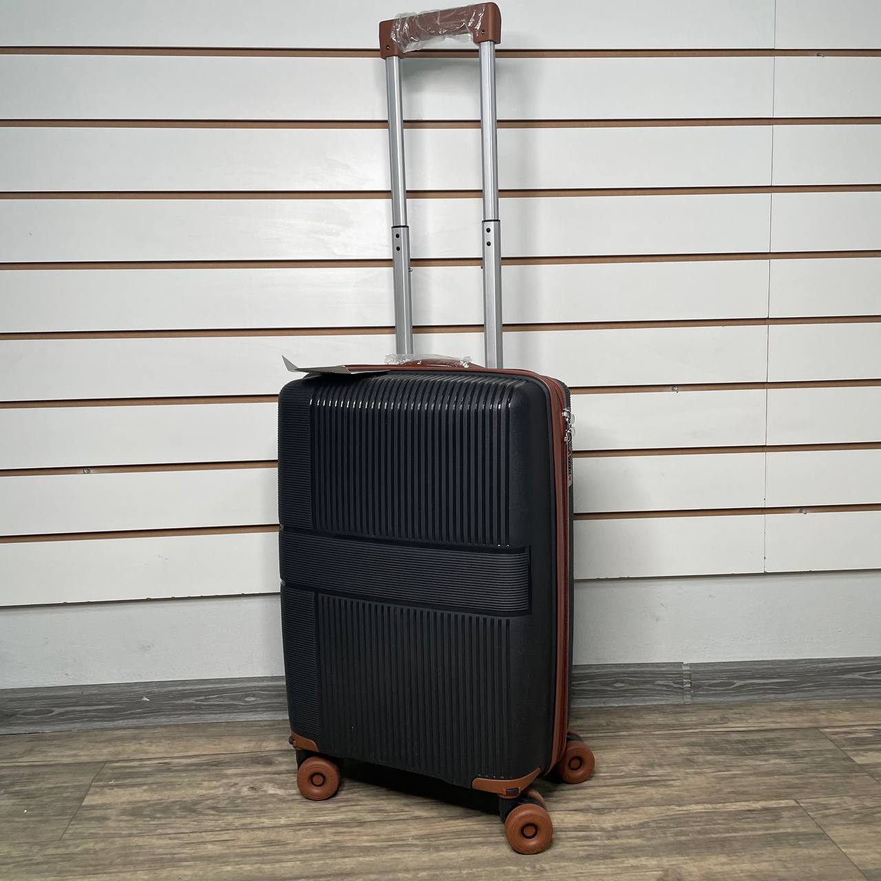 Чемодан полипропилен S - Черный