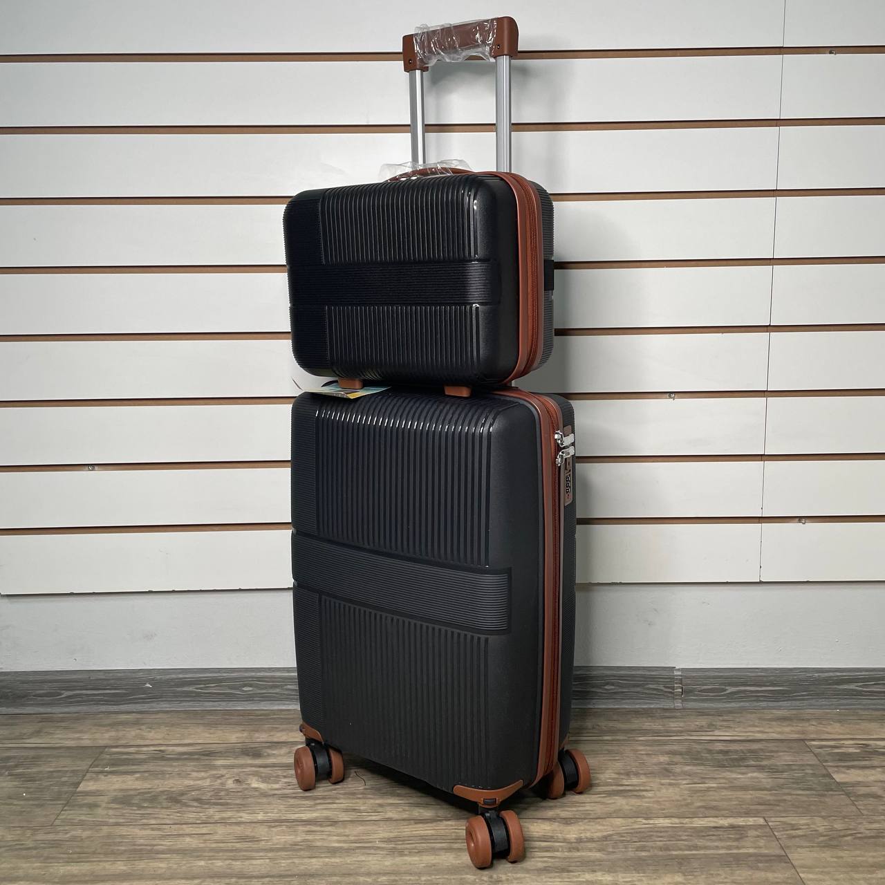 Чемодан полипропилен S - Черный