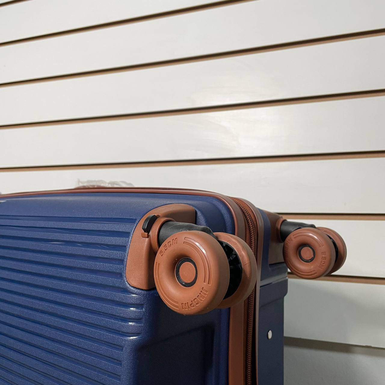 Чемодан полипропилен М - Синий