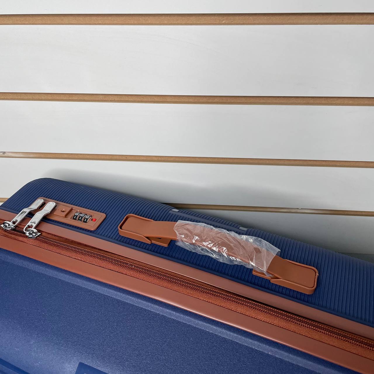 Чемодан полипропилен М - Синий