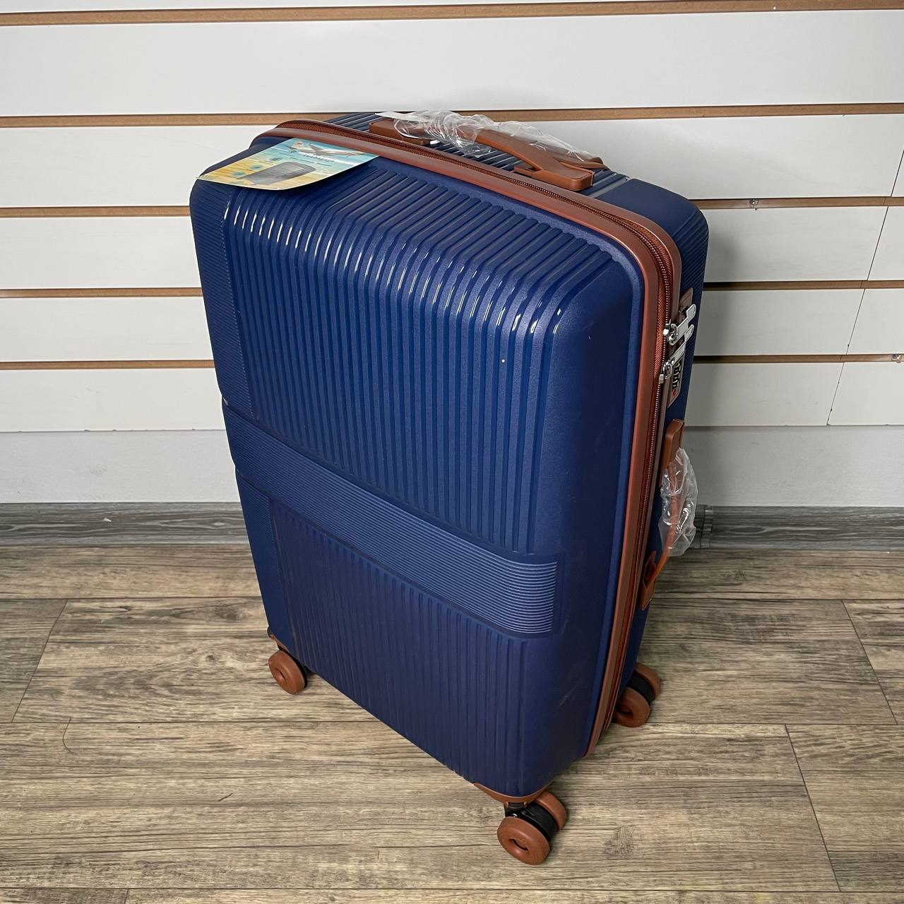 Чемодан полипропилен М - Синий