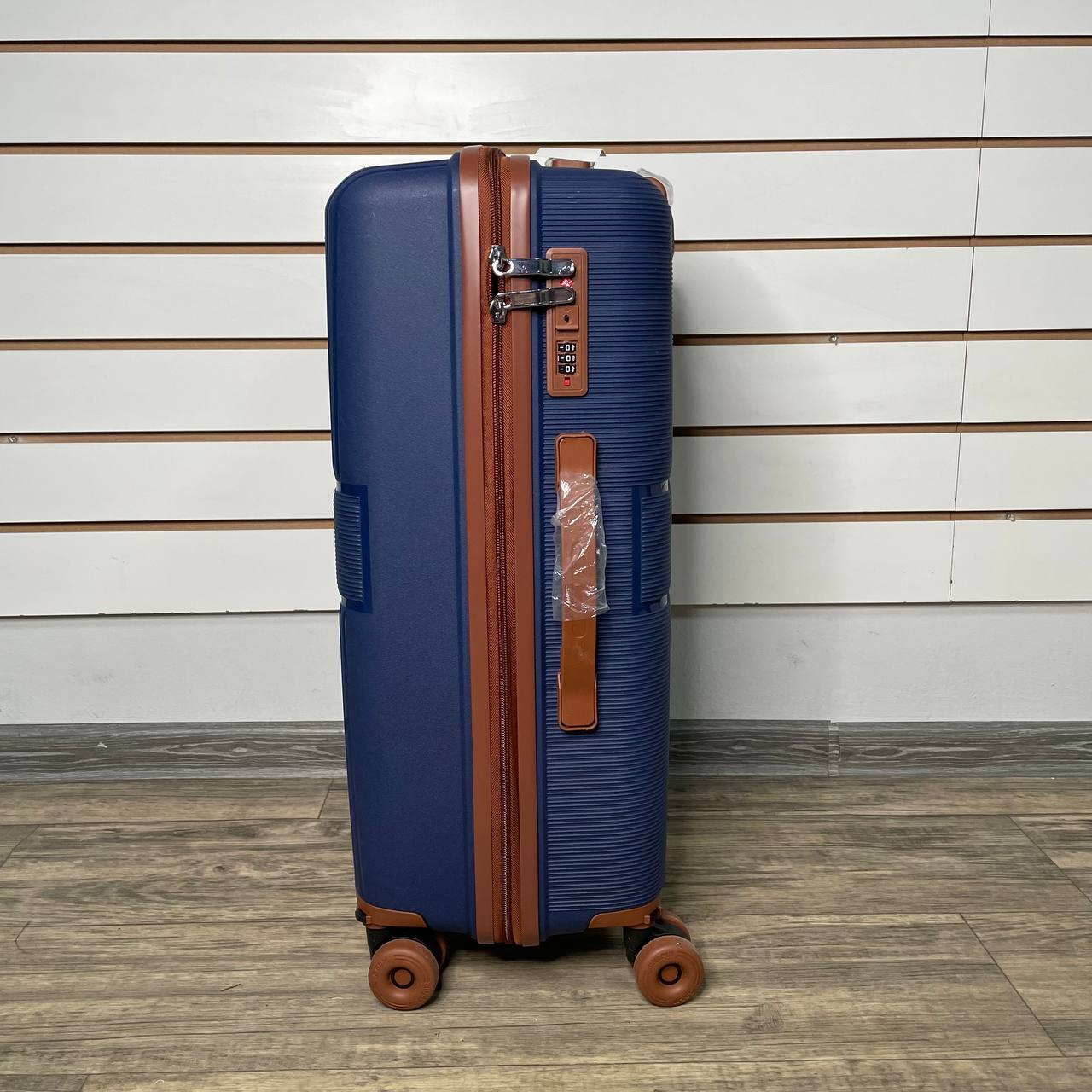 Чемодан полипропилен М - Синий