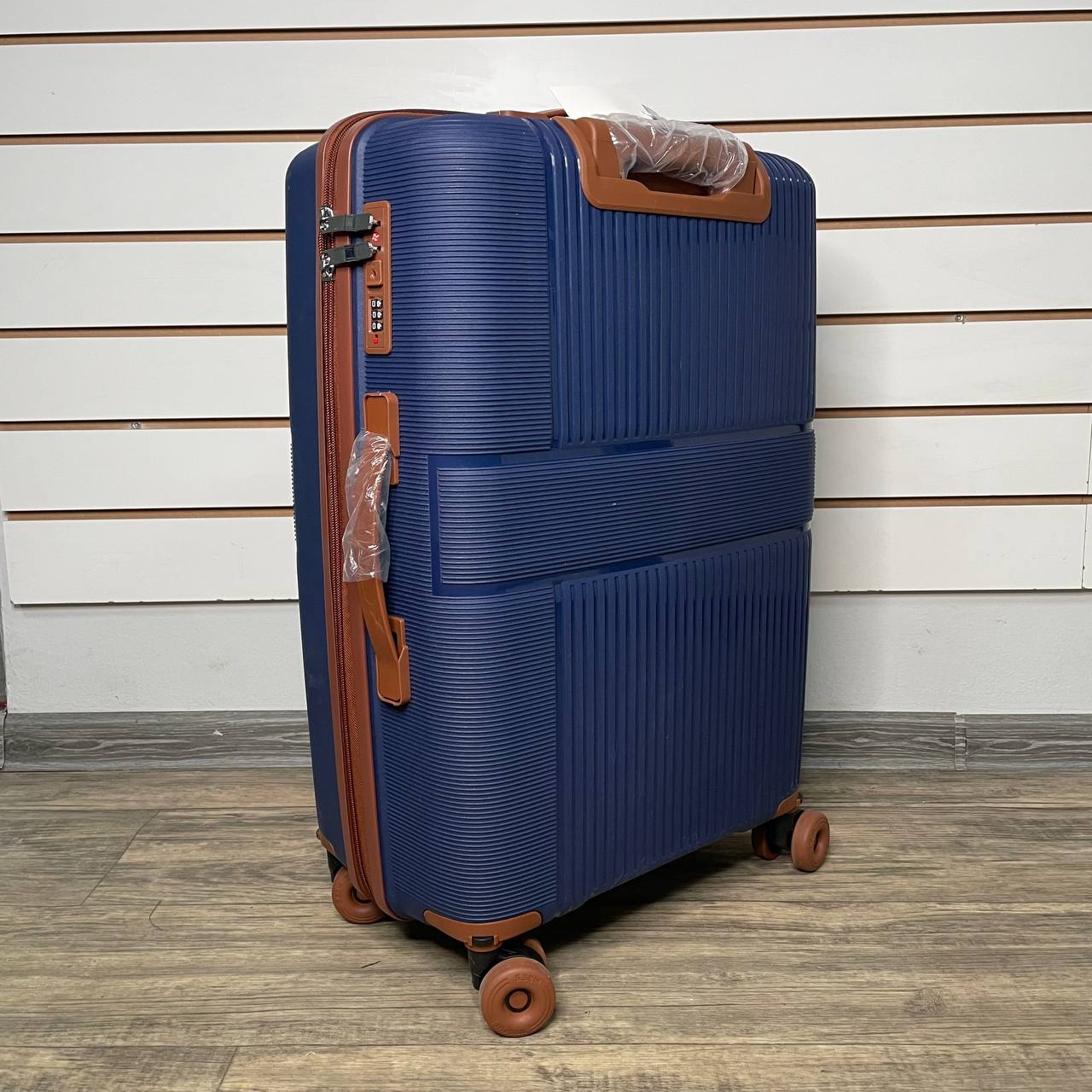 Чемодан полипропилен М - Синий