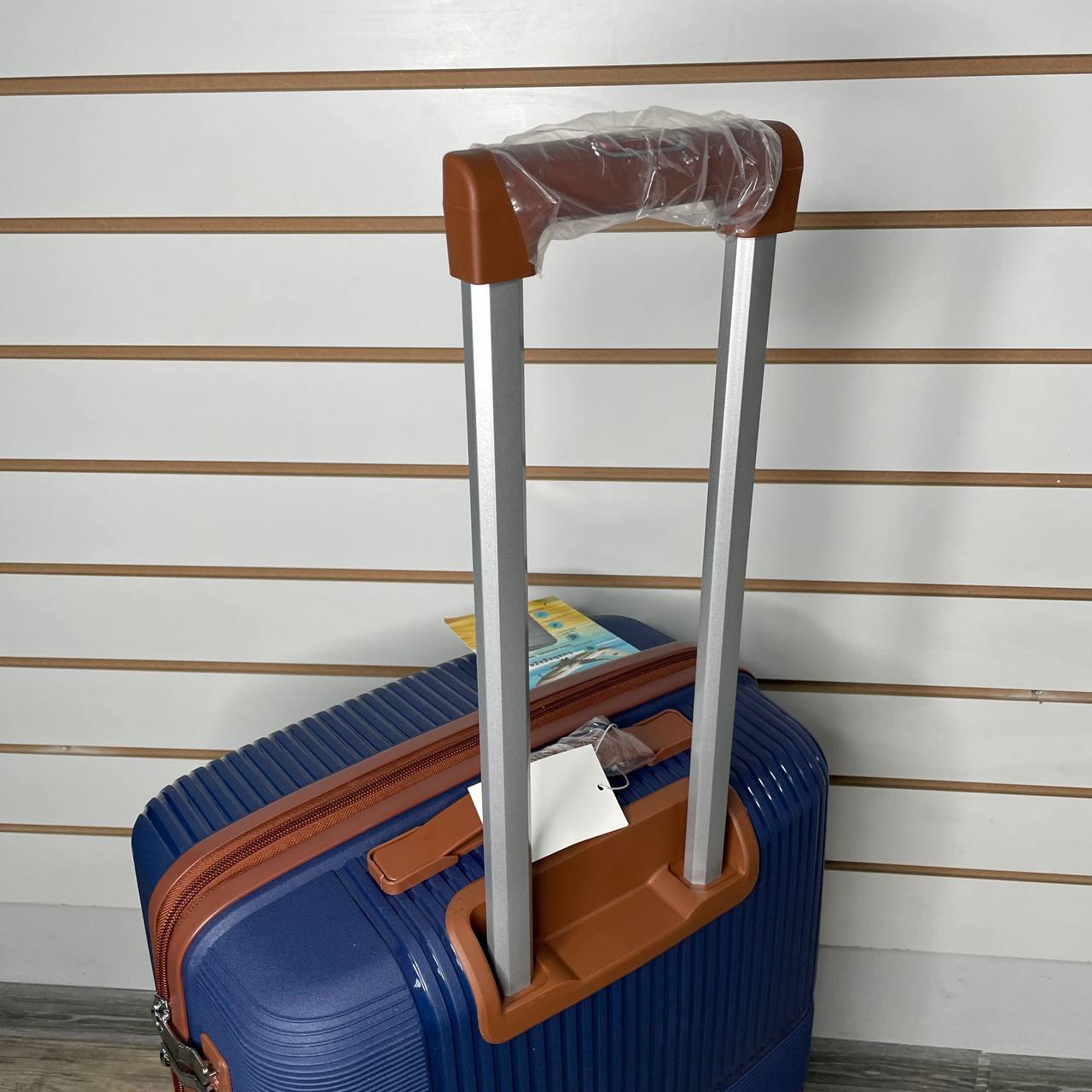 Чемодан полипропилен М - Синий