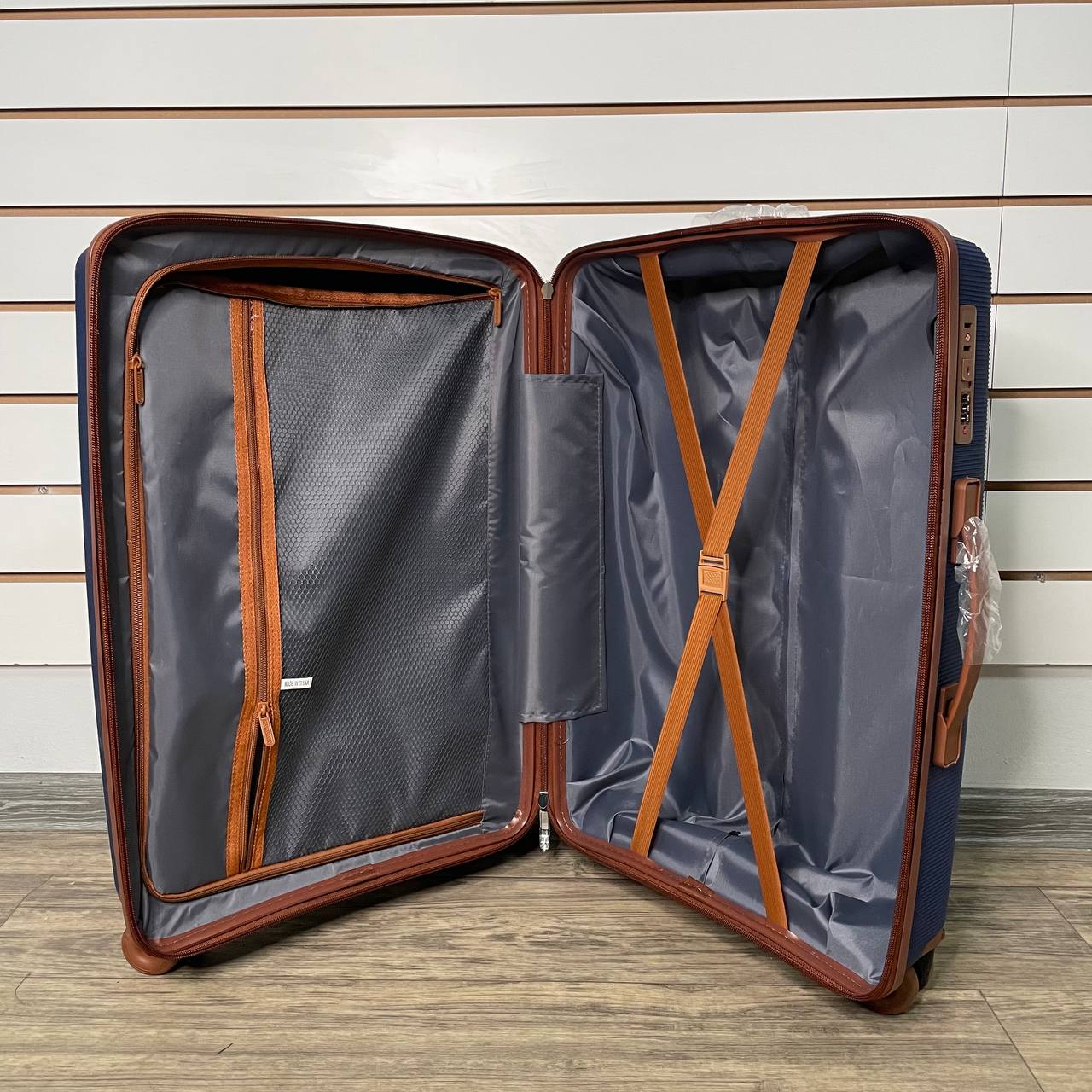 Чемодан полипропилен М - Синий