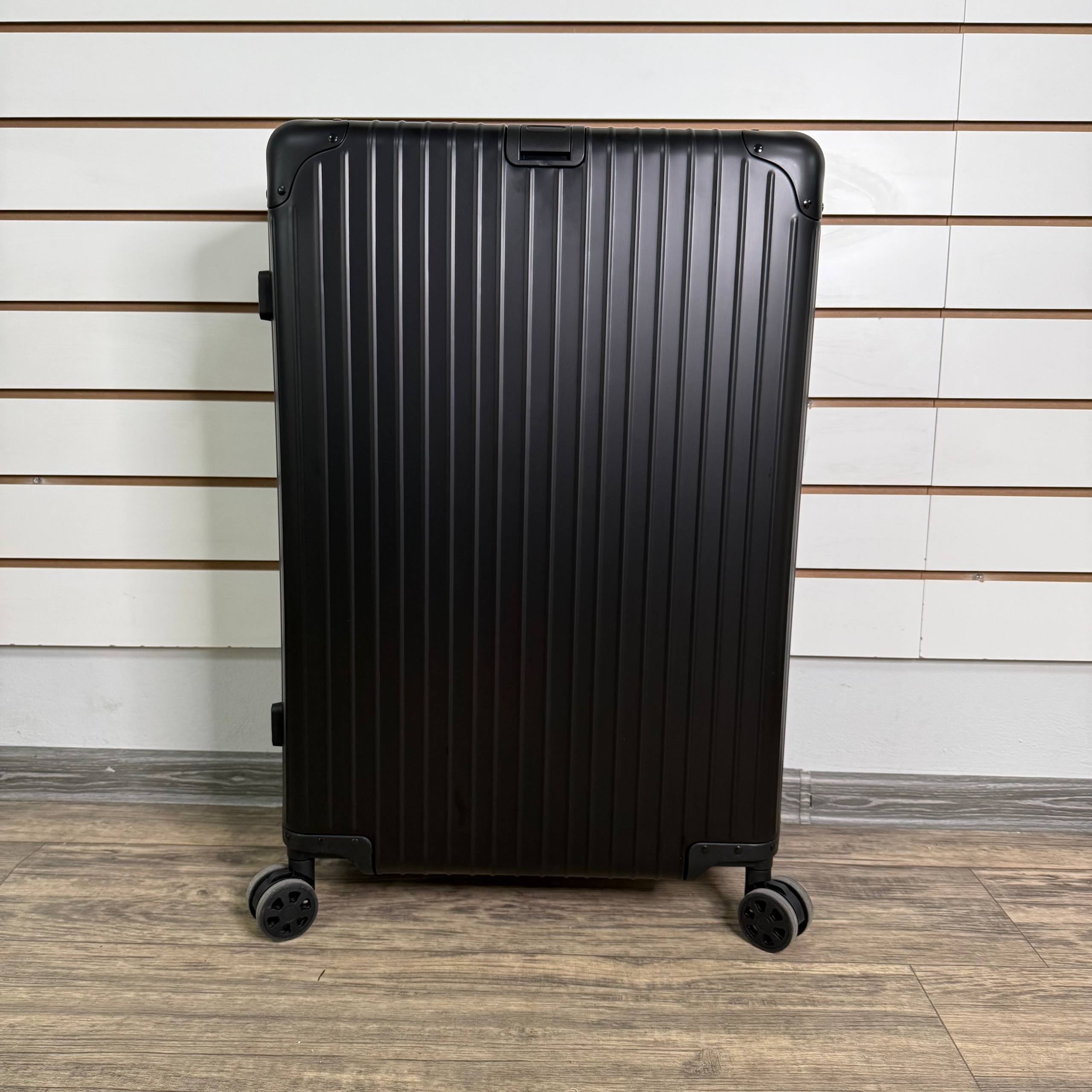 Чемодан алюминиевый L-XL - Чёрный