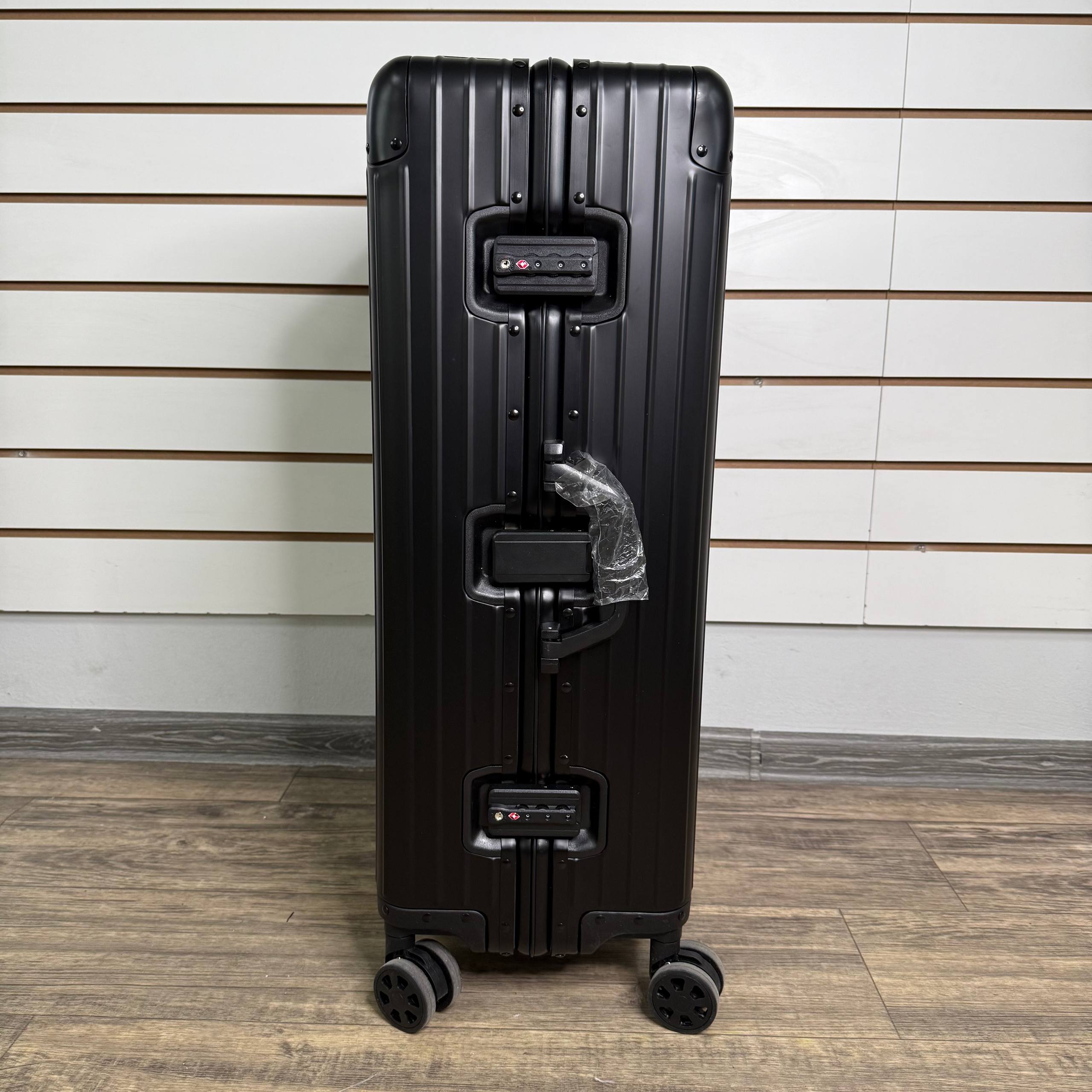 Чемодан алюминиевый L-XL - Чёрный