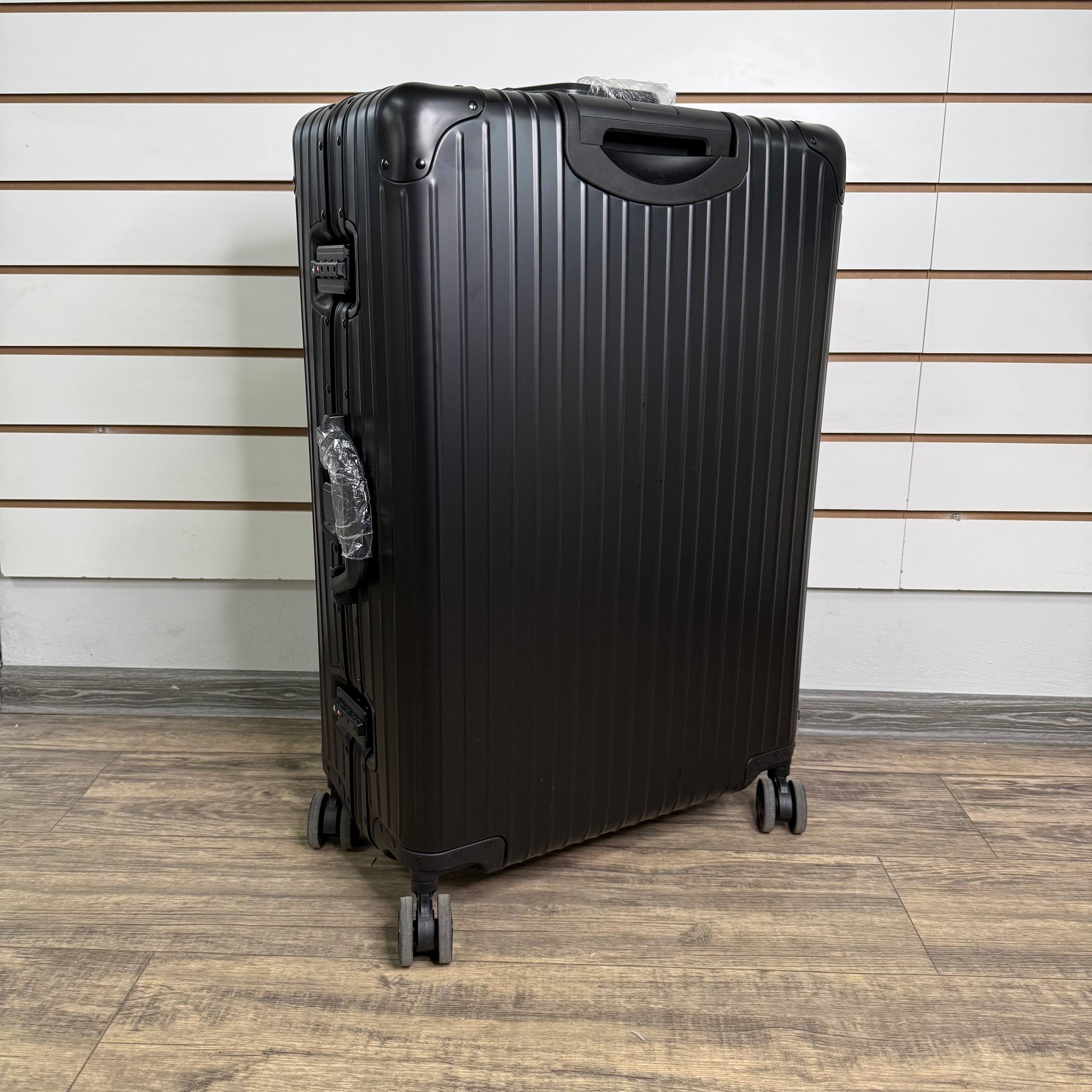 Чемодан алюминиевый L-XL - Чёрный