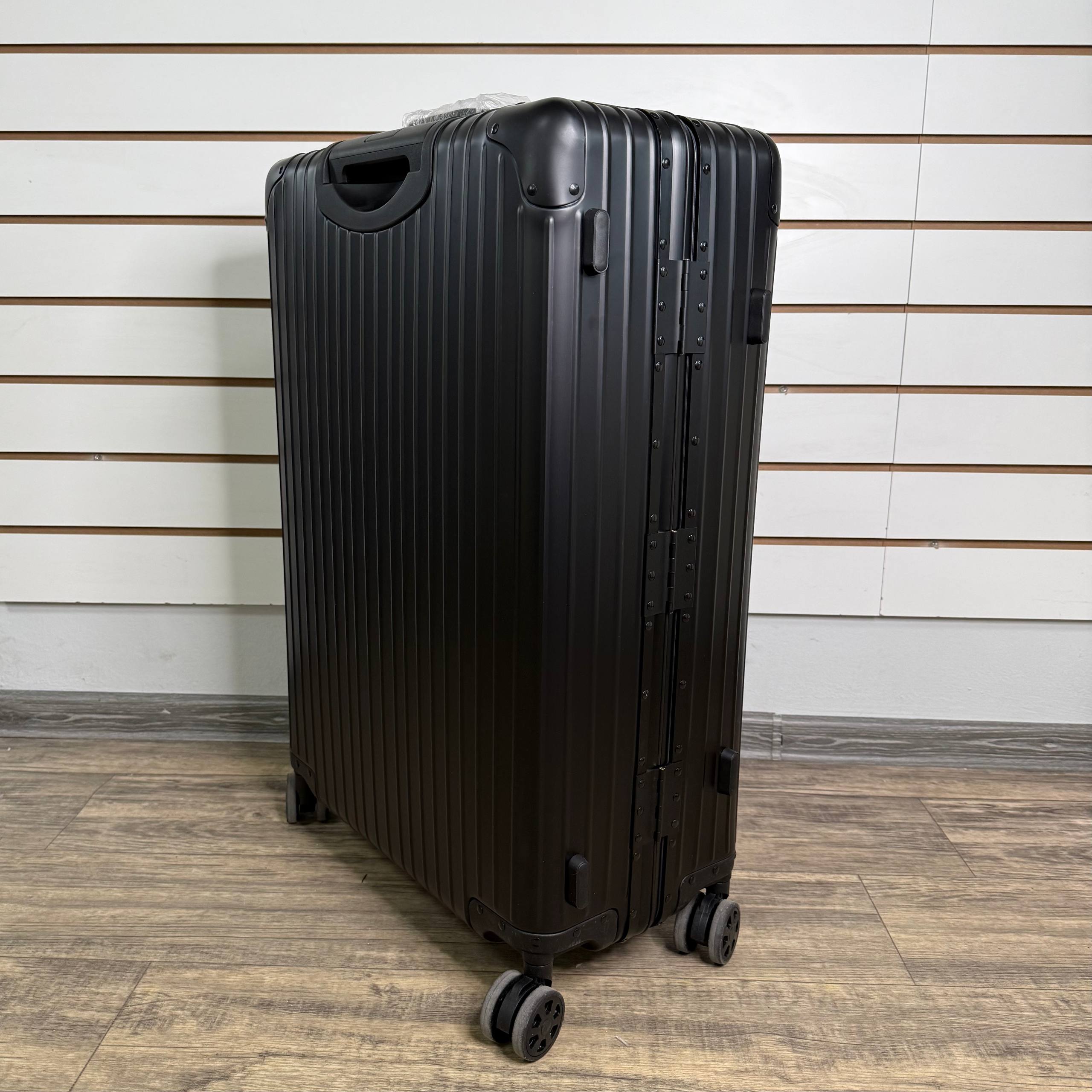 Чемодан алюминиевый L-XL - Чёрный