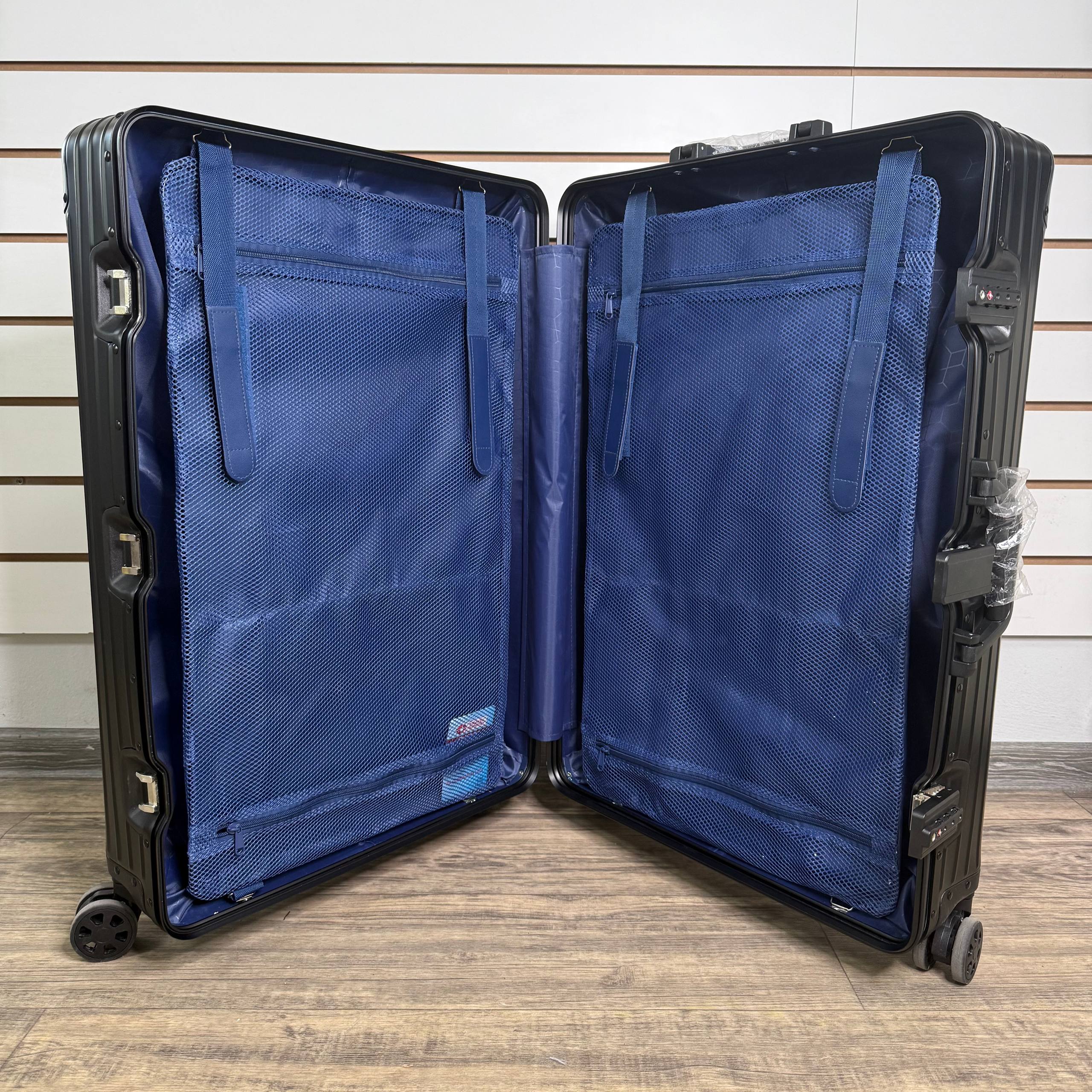 Чемодан алюминиевый L-XL - Чёрный