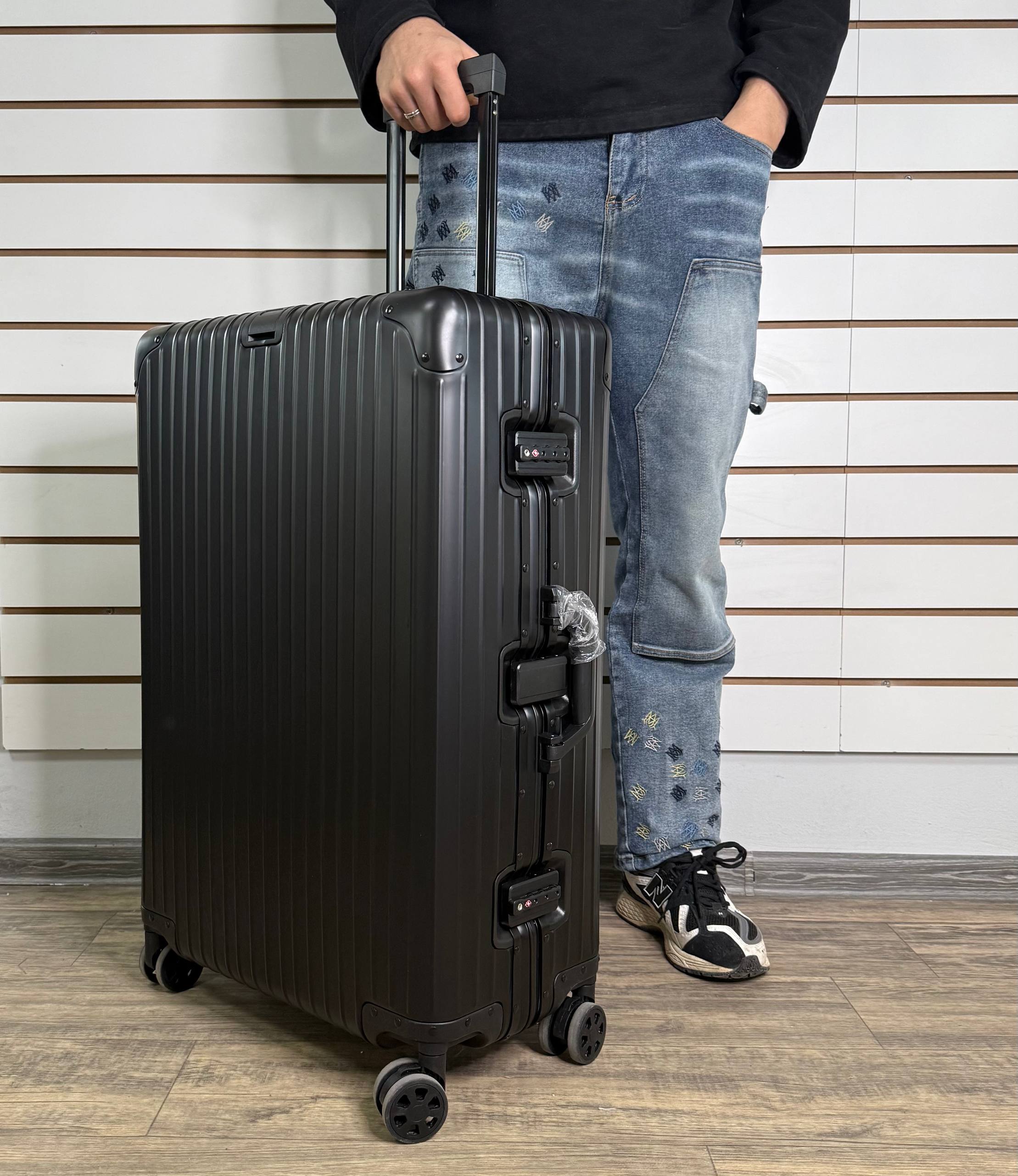 Чемодан алюминиевый L-XL - Чёрный