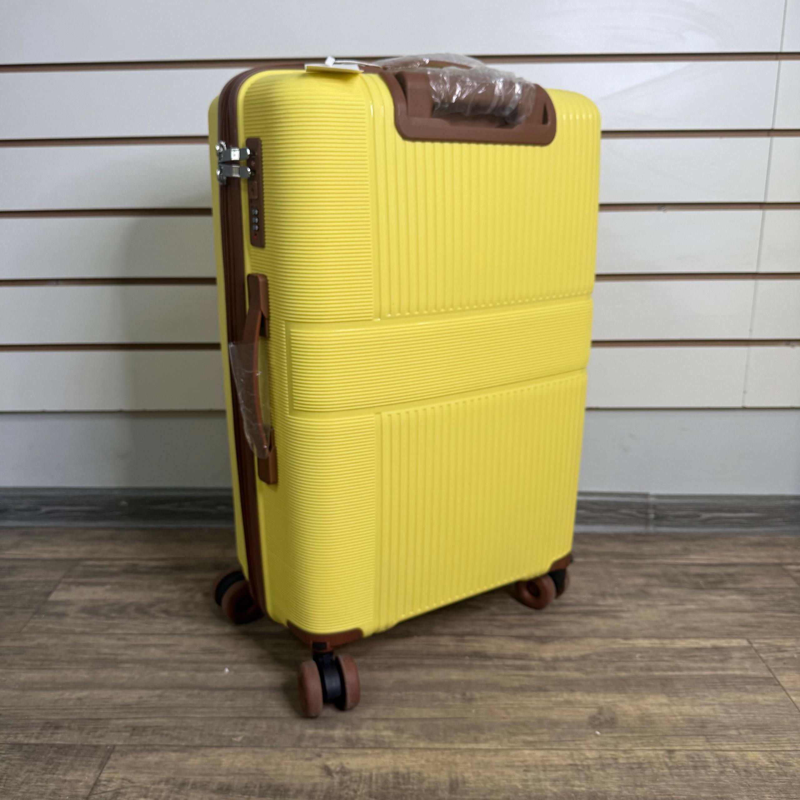 Чемодан полипропилен М - Желтый