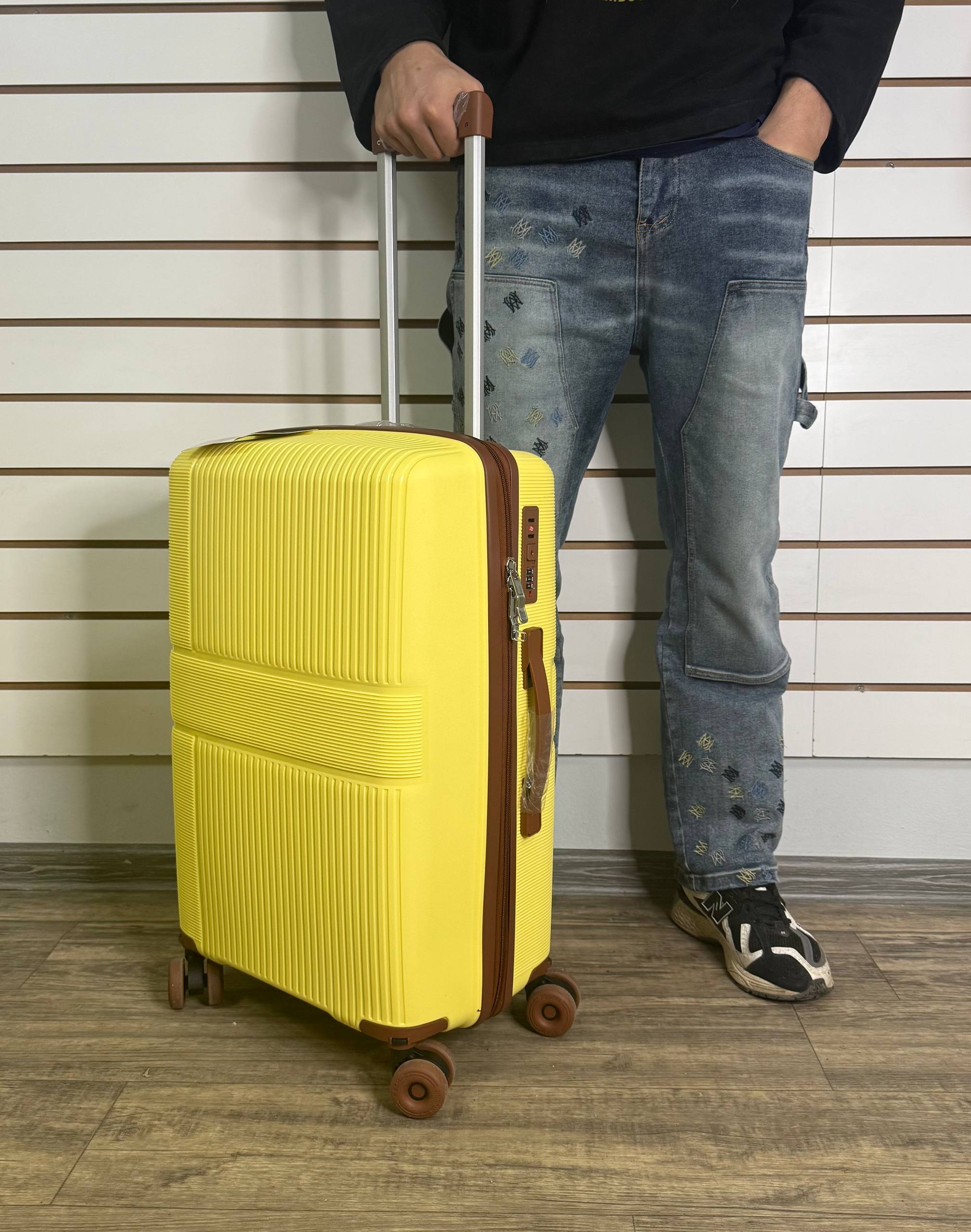 Чемодан полипропилен М - Желтый