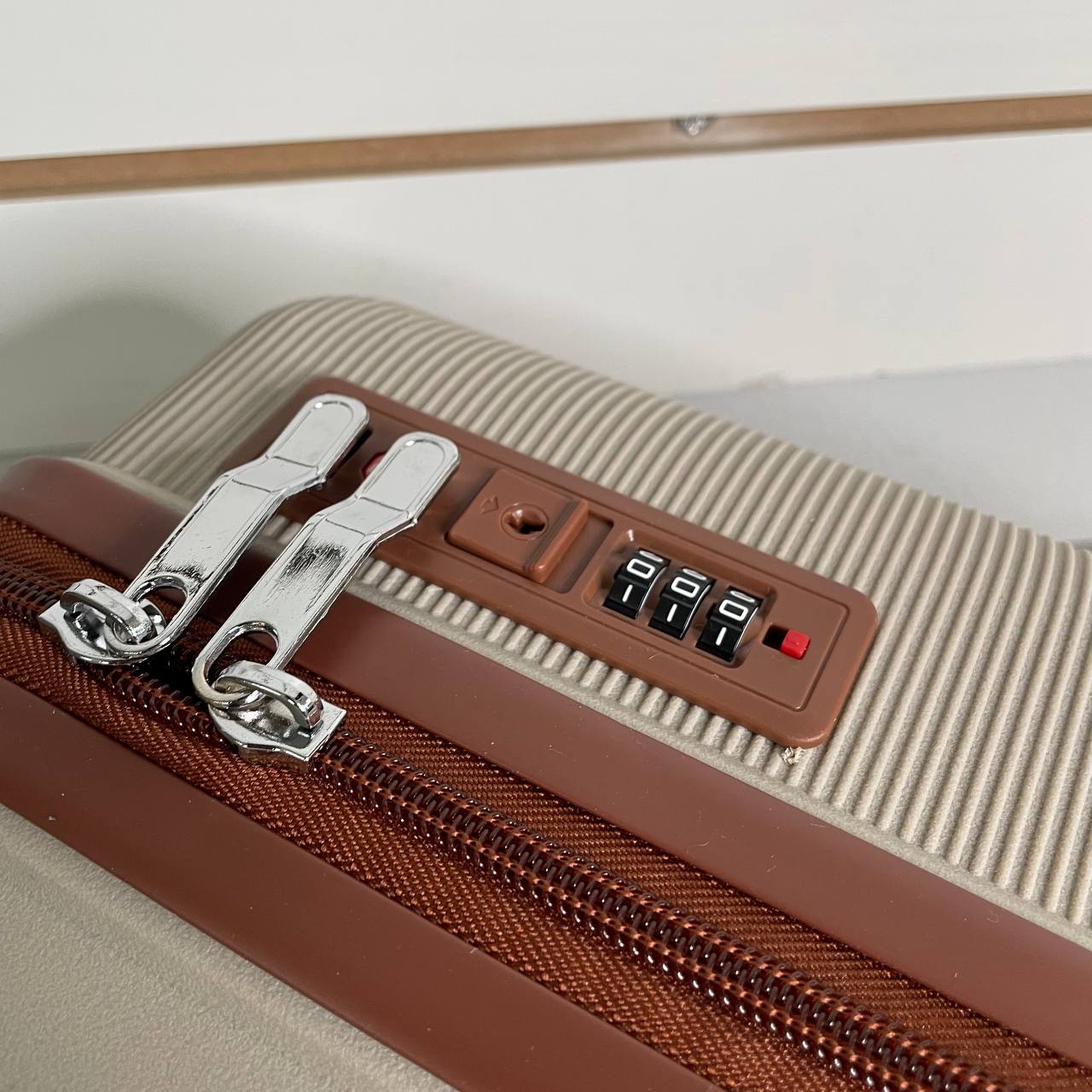 Чемодан полипропилен S - Бежевый