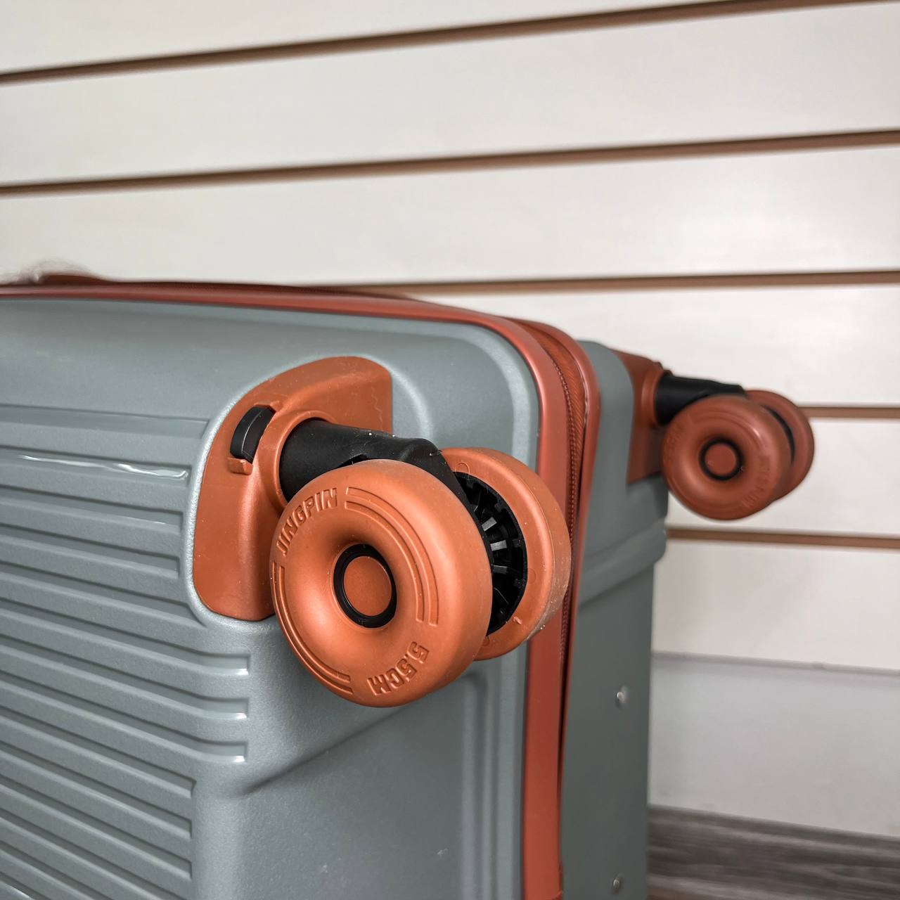 Чемодан полипропиен L - Светло-серый