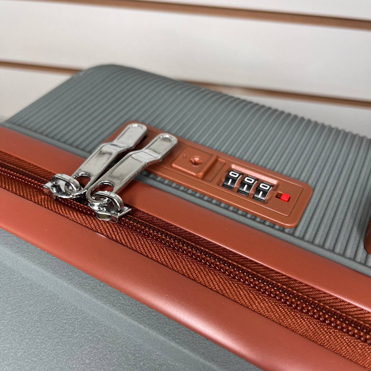 Чемодан полипропиен L - Светло-серый