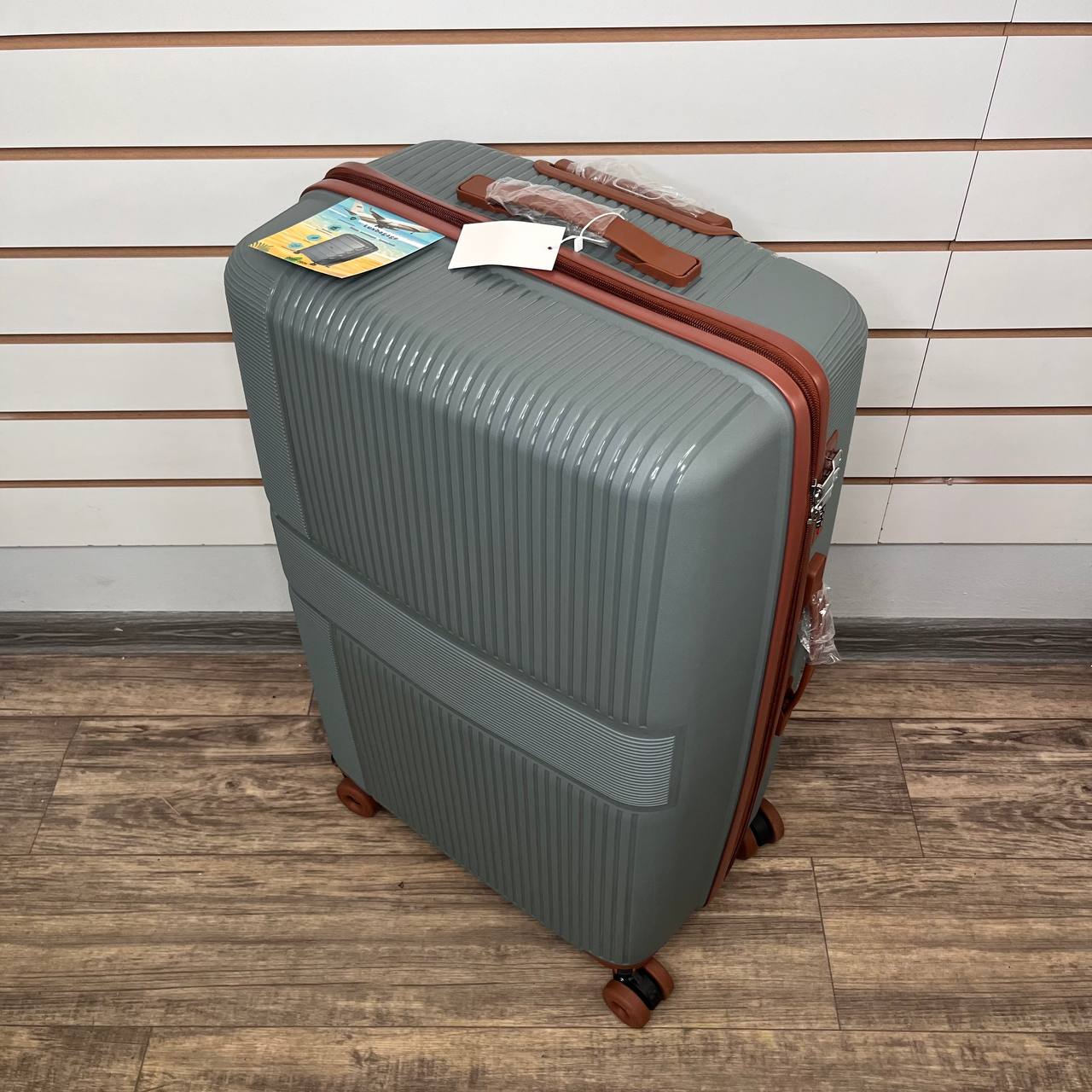 Чемодан полипропиен L - Светло-серый