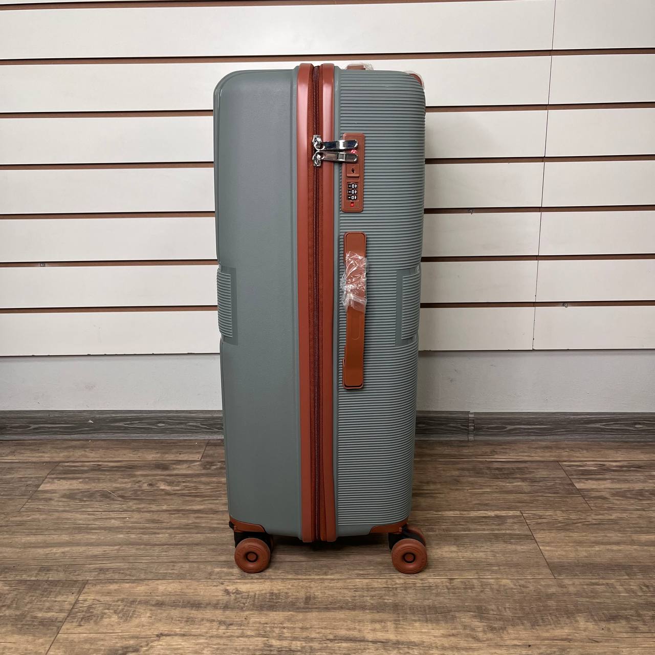 Чемодан полипропиен L - Светло-серый