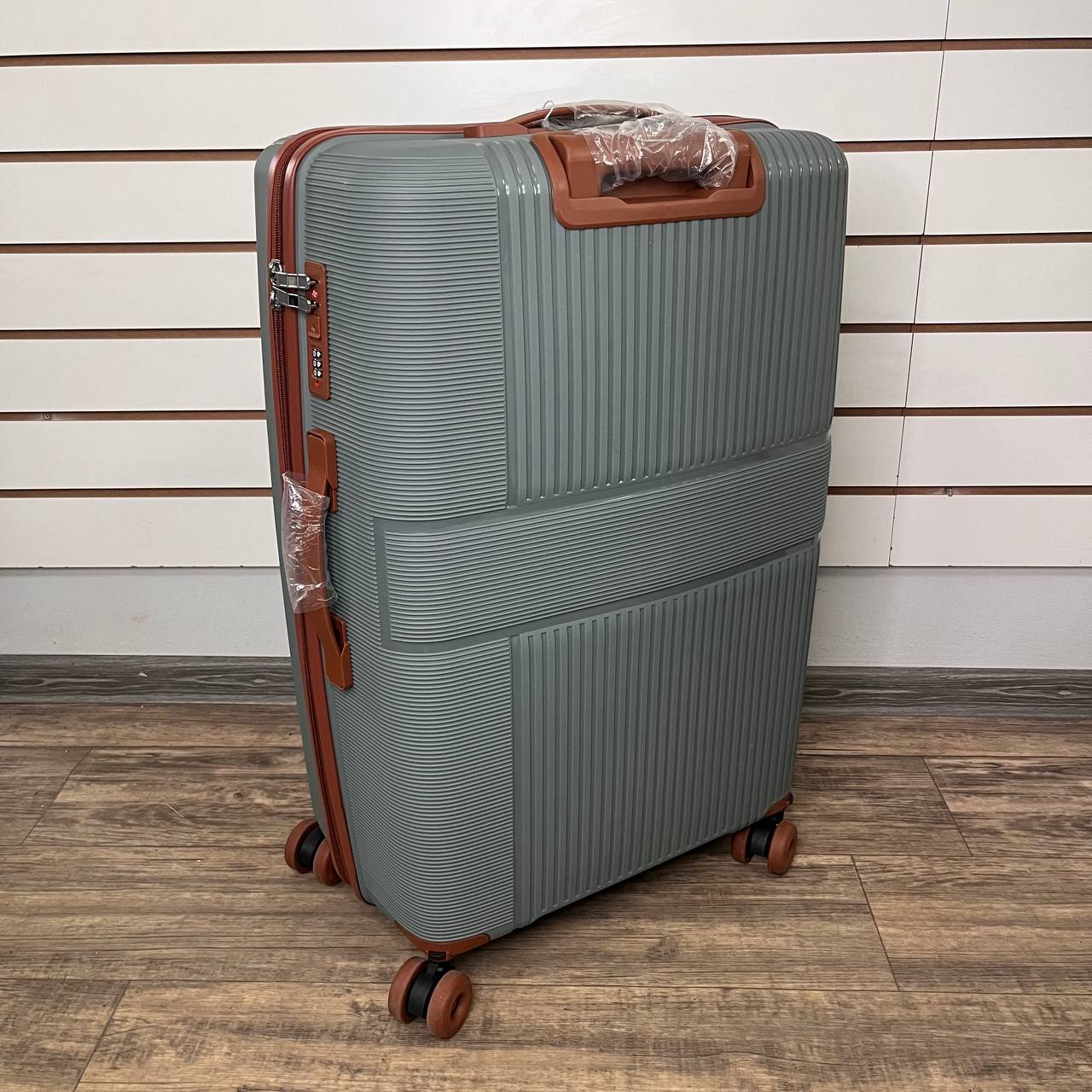 Чемодан полипропиен L - Светло-серый