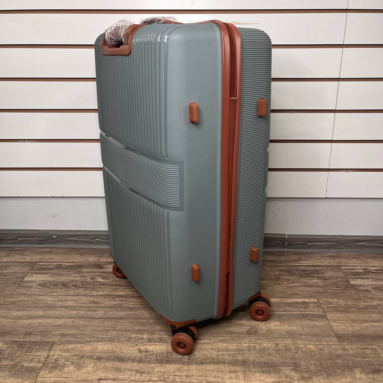 Чемодан полипропиен L - Светло-серый