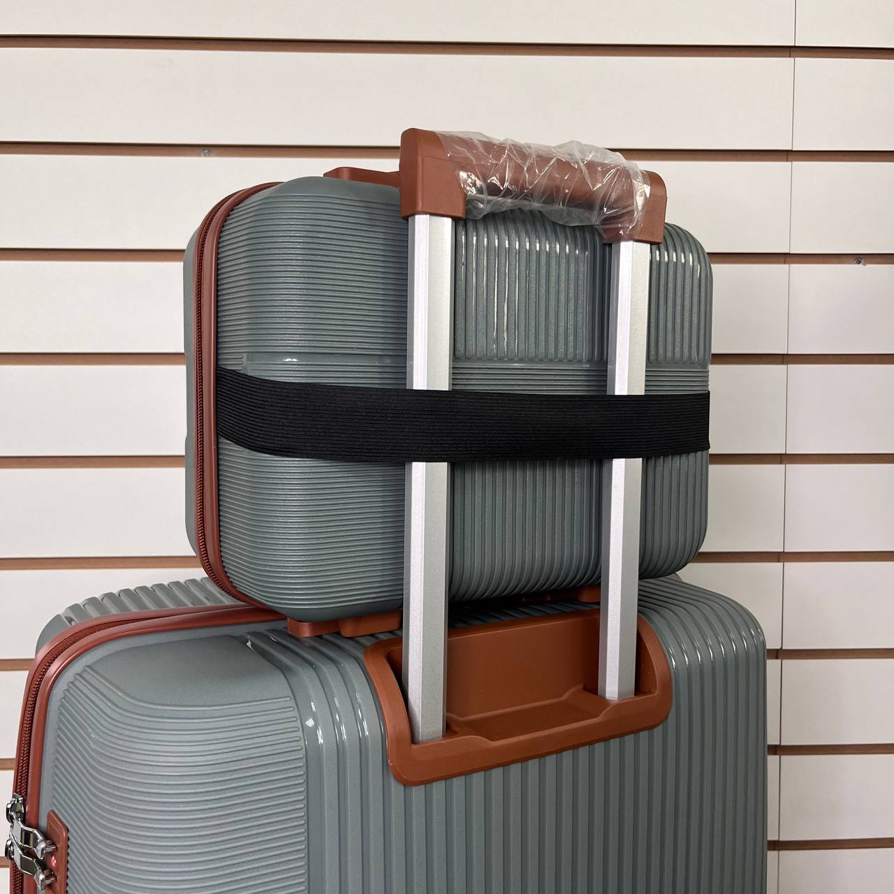 Чемодан полипропиен L - Светло-серый