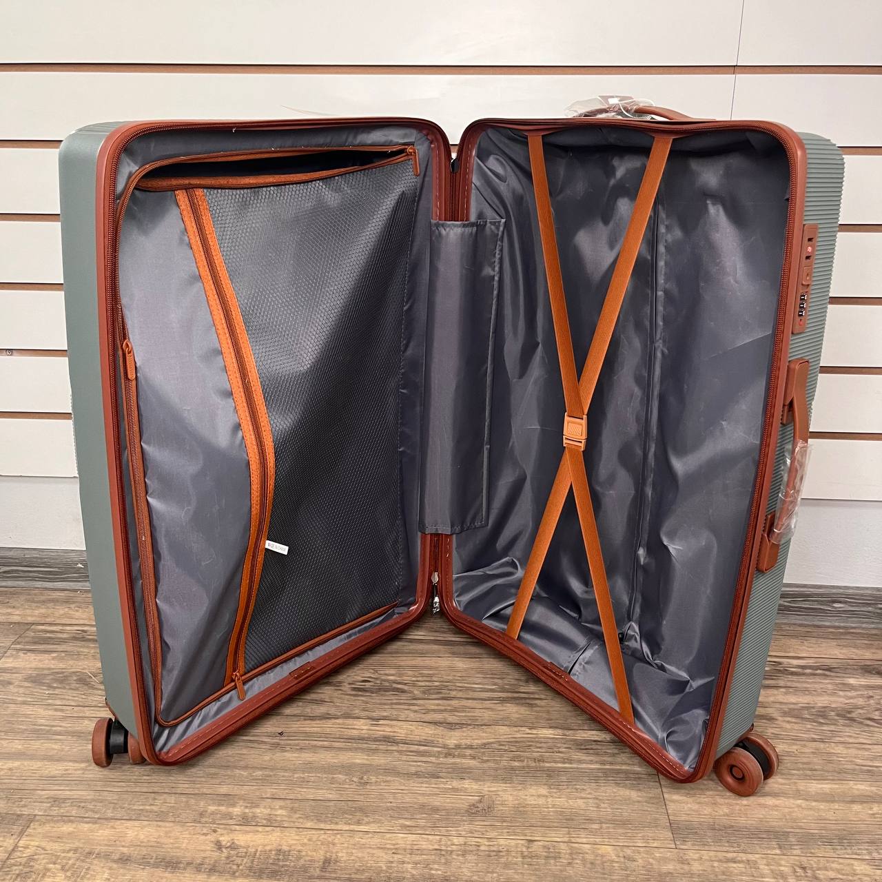 Чемодан полипропиен L - Светло-серый