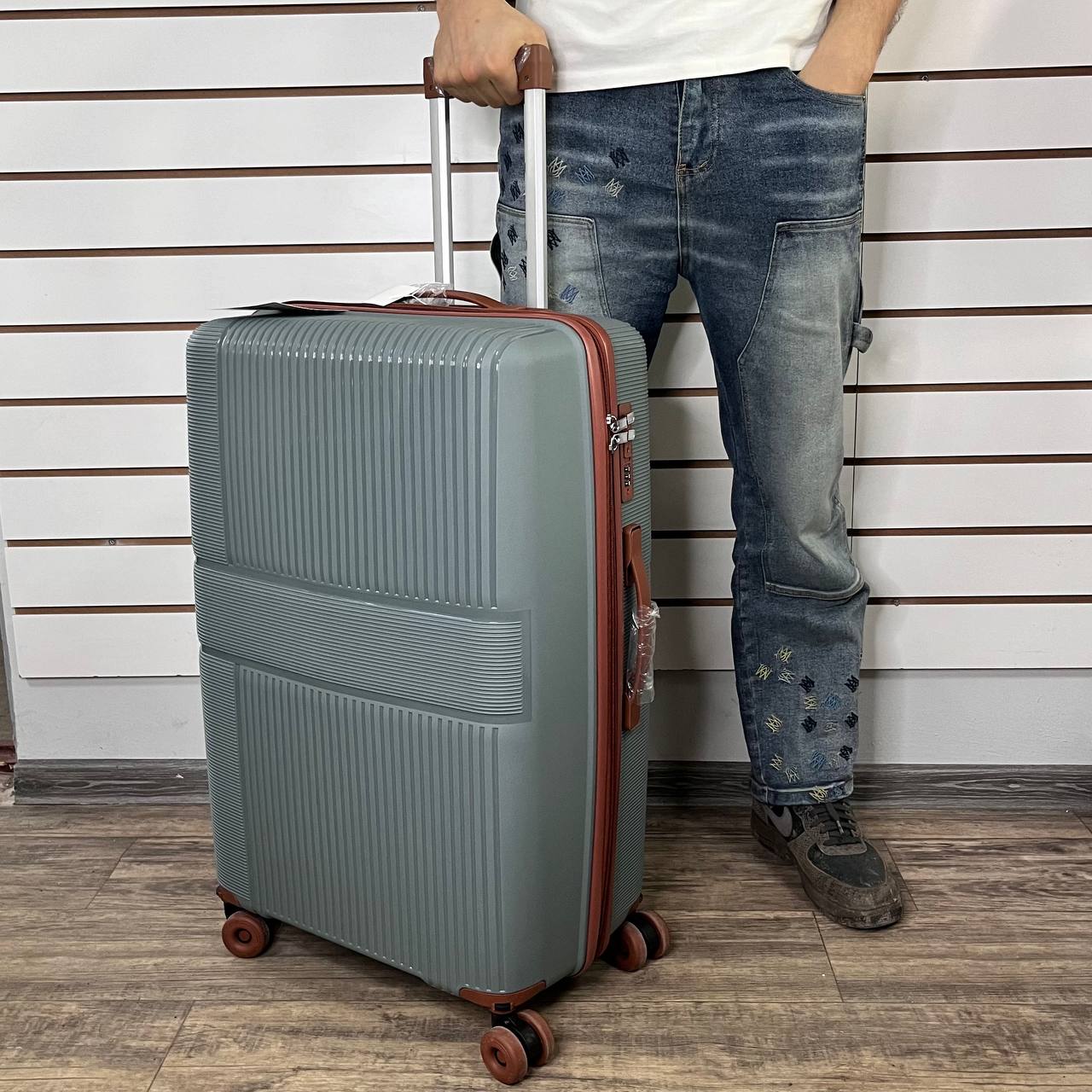 Чемодан полипропиен L - Светло-серый