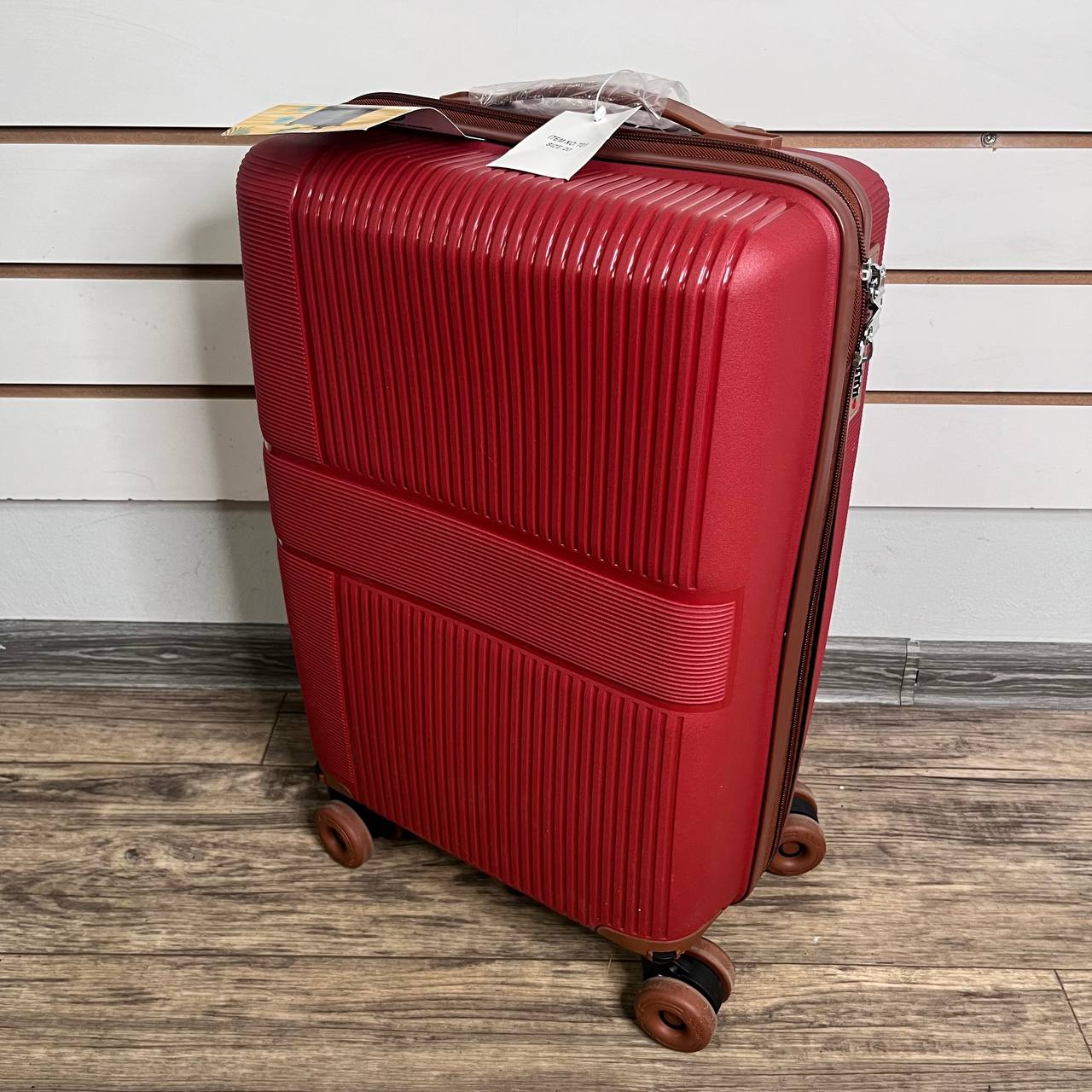 Чемодан полипропилен S - Красный