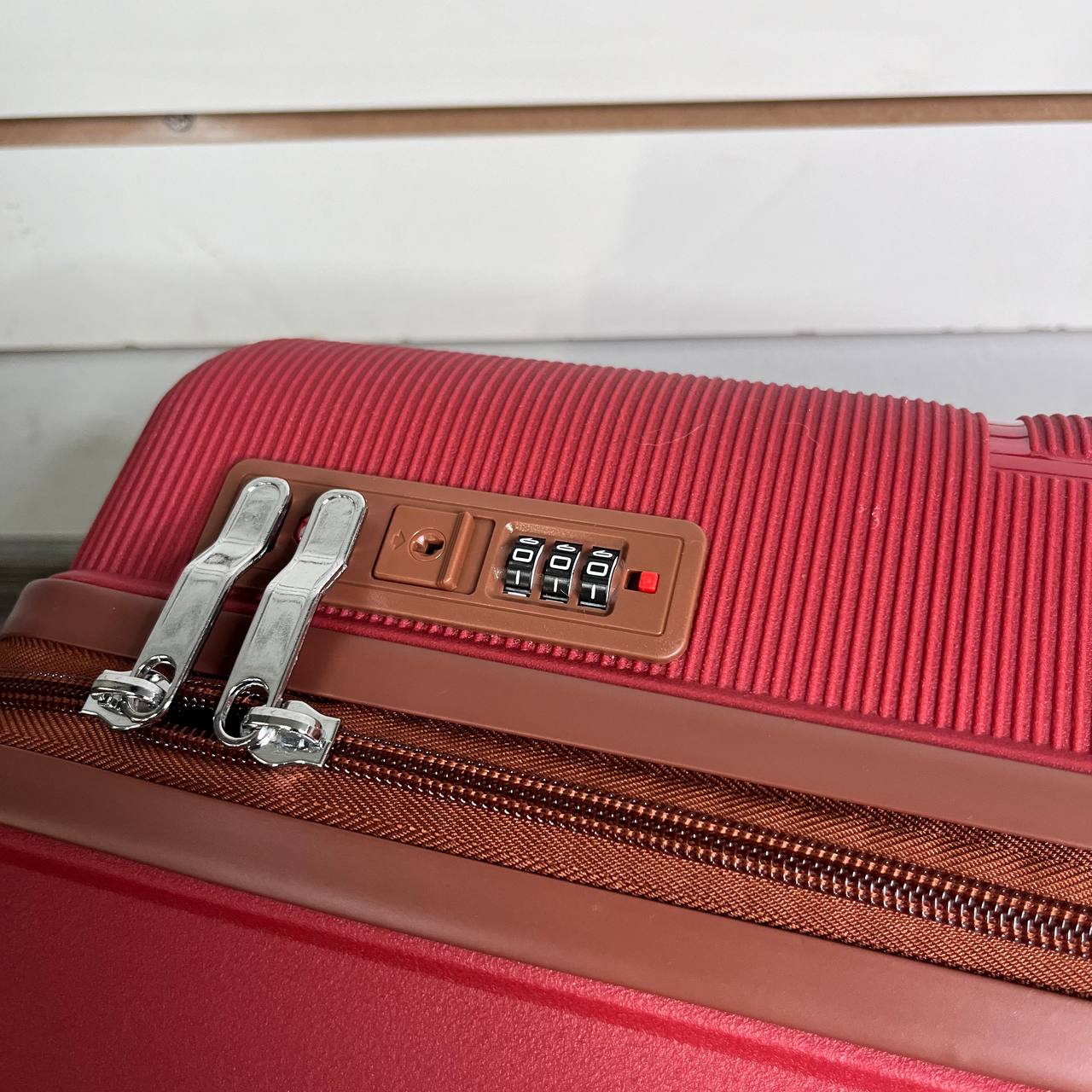 Чемодан полипропилен S - Красный