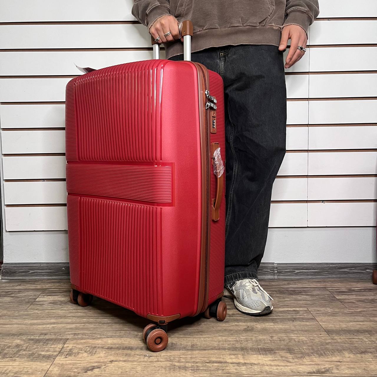 Чемодан полипропилен L - Красный